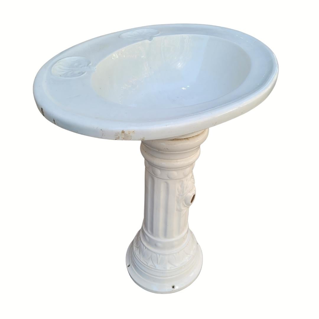 Jugendstil Waschbecken aus weißem Porzellan mit Pilaster Frankreich im Angebot 11