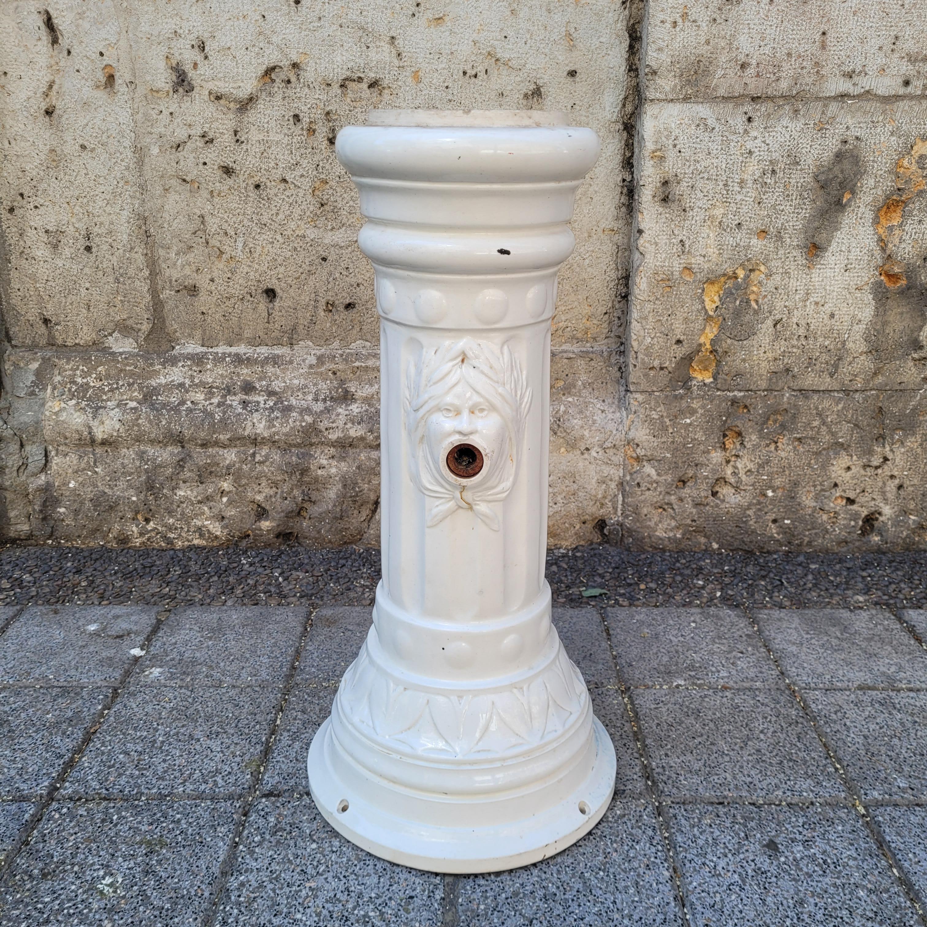 Jugendstil Waschbecken aus weißem Porzellan mit Pilaster Frankreich (Handgefertigt) im Angebot