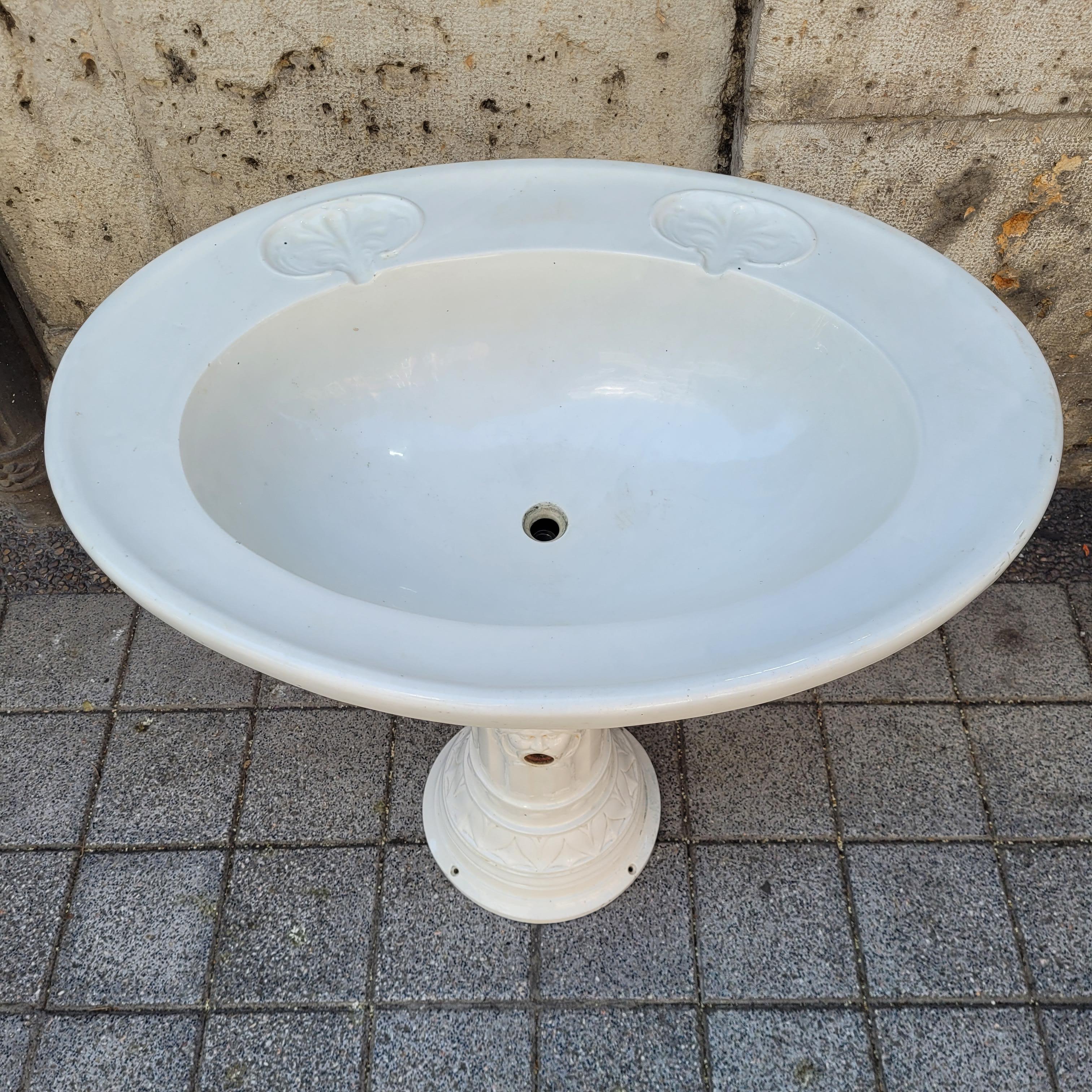 Jugendstil Waschbecken aus weißem Porzellan mit Pilaster Frankreich im Angebot 1