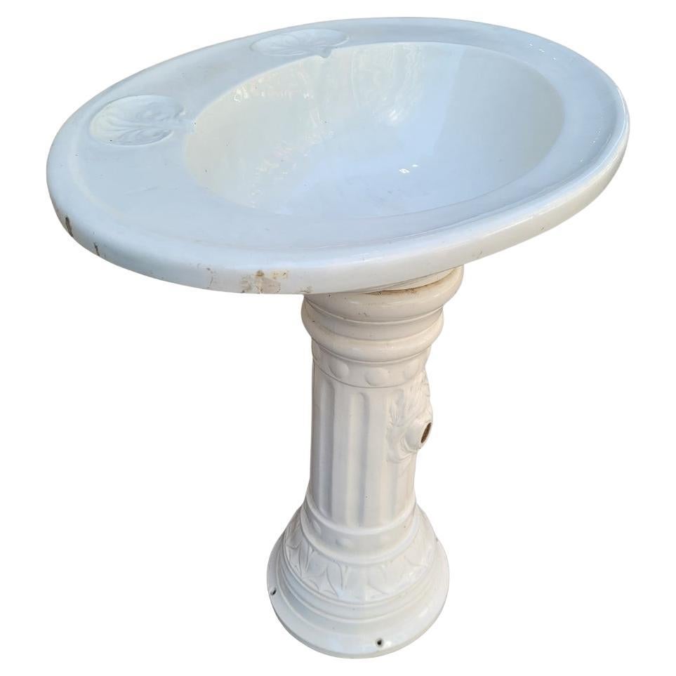 Jugendstil Waschbecken aus weißem Porzellan mit Pilaster Frankreich im Angebot