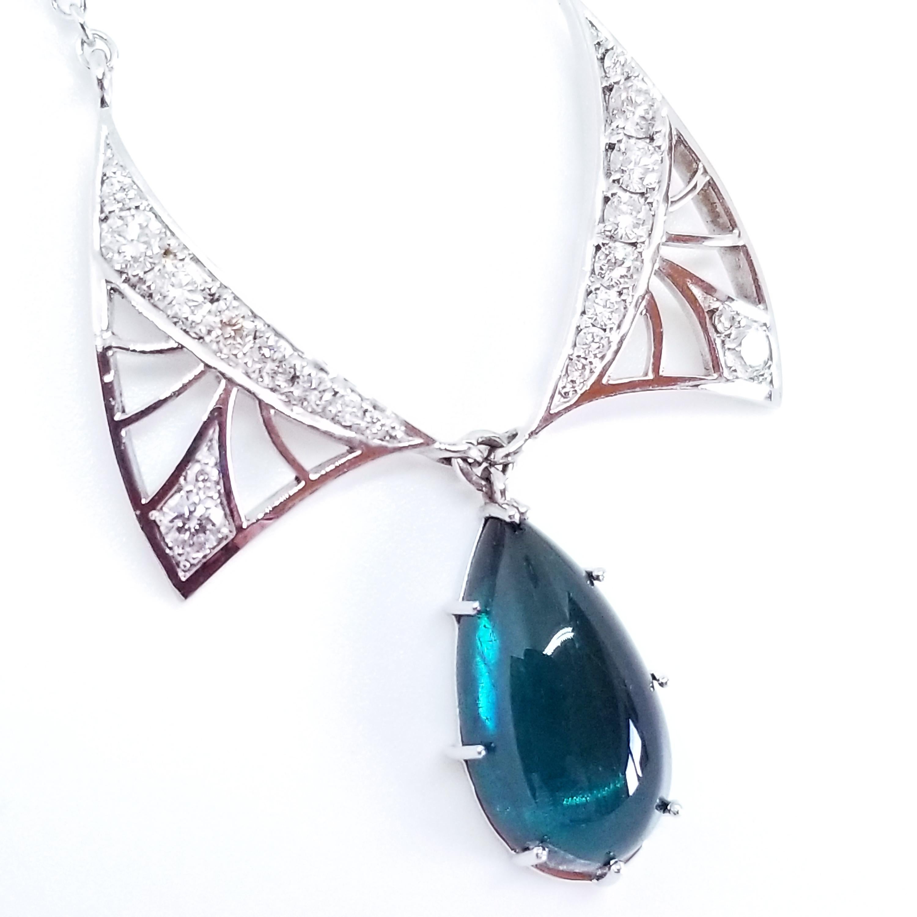 Jugendstil geflügelte blaue Tropfen-Halskette 8,55 Karat Turmalin Diamant 18 Karat (Tropfenschliff) im Angebot