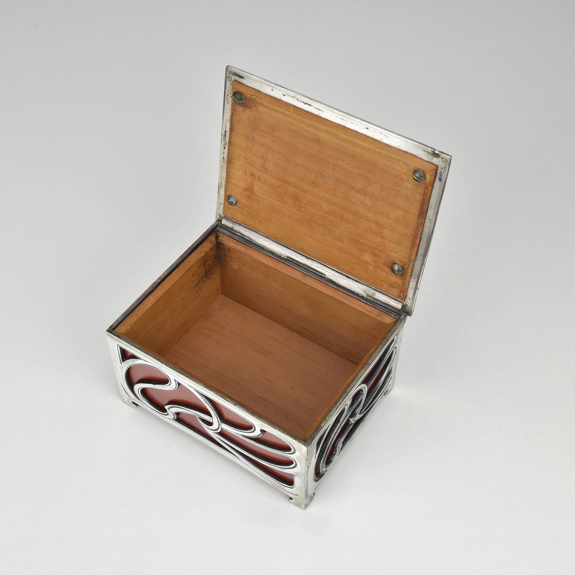 Jugendstil WMF-Schmuckkästchen, versilbertes Zinn & furnierte Holzpaneele im Angebot 3