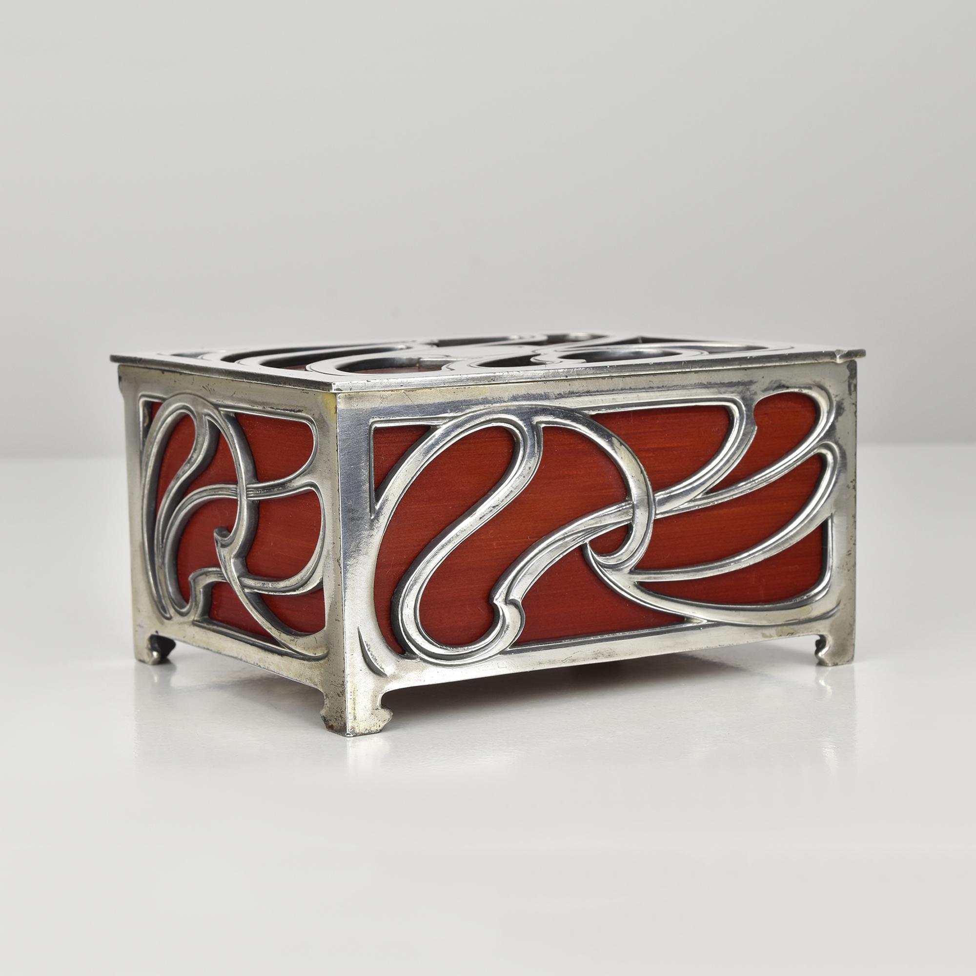 Jugendstil WMF-Schmuckkästchen, versilbertes Zinn & furnierte Holzpaneele (Arts and Crafts) im Angebot