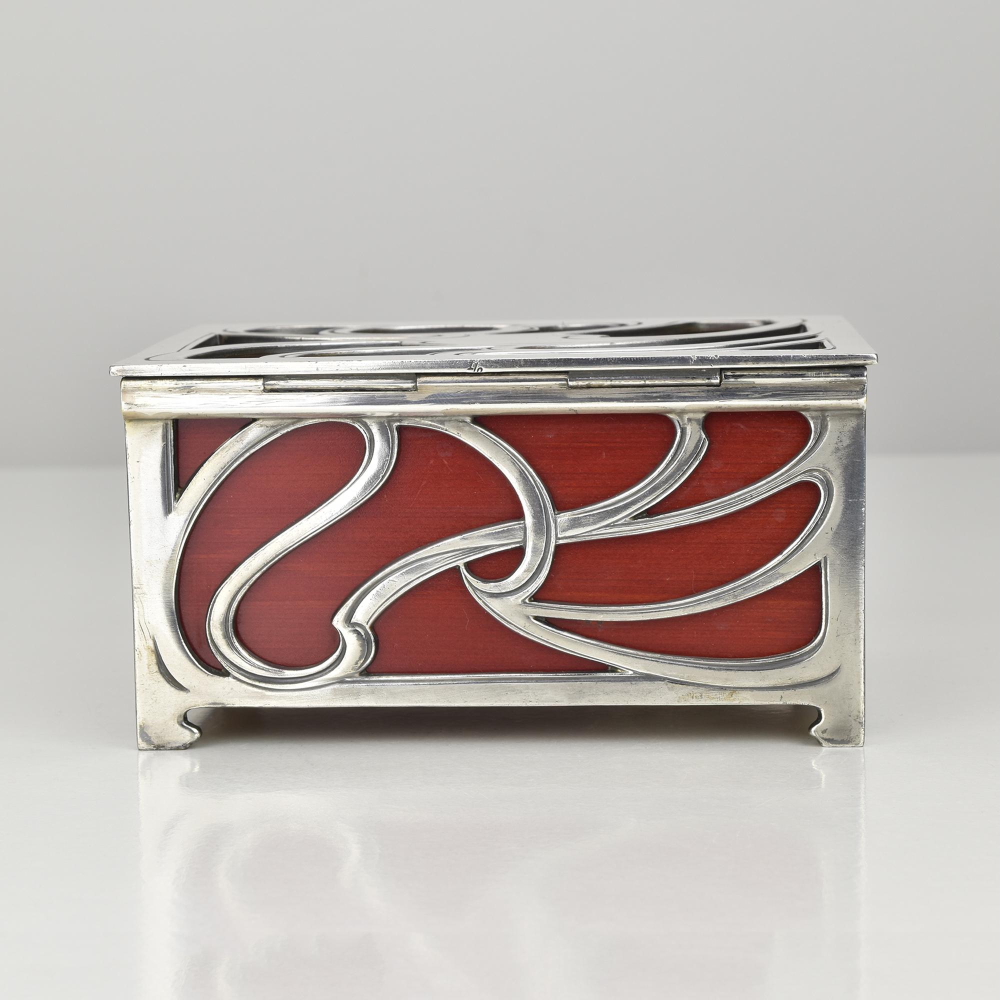 Jugendstil WMF-Schmuckkästchen, versilbertes Zinn & furnierte Holzpaneele (Frühes 20. Jahrhundert) im Angebot