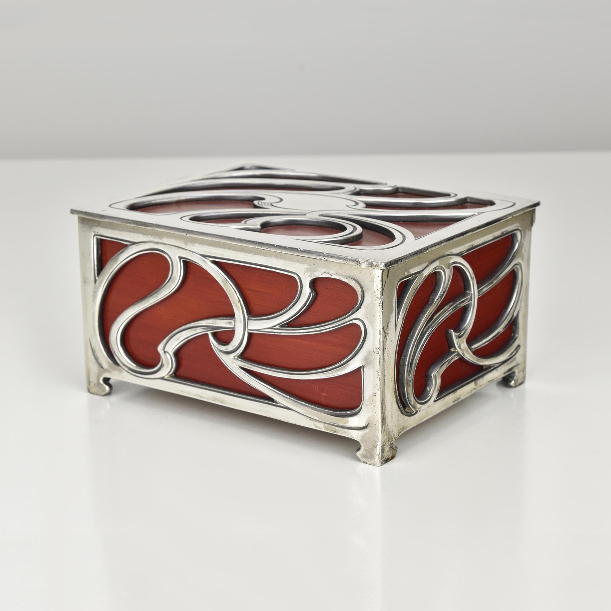 Jugendstil WMF-Schmuckkästchen, versilbertes Zinn & furnierte Holzpaneele im Angebot 1