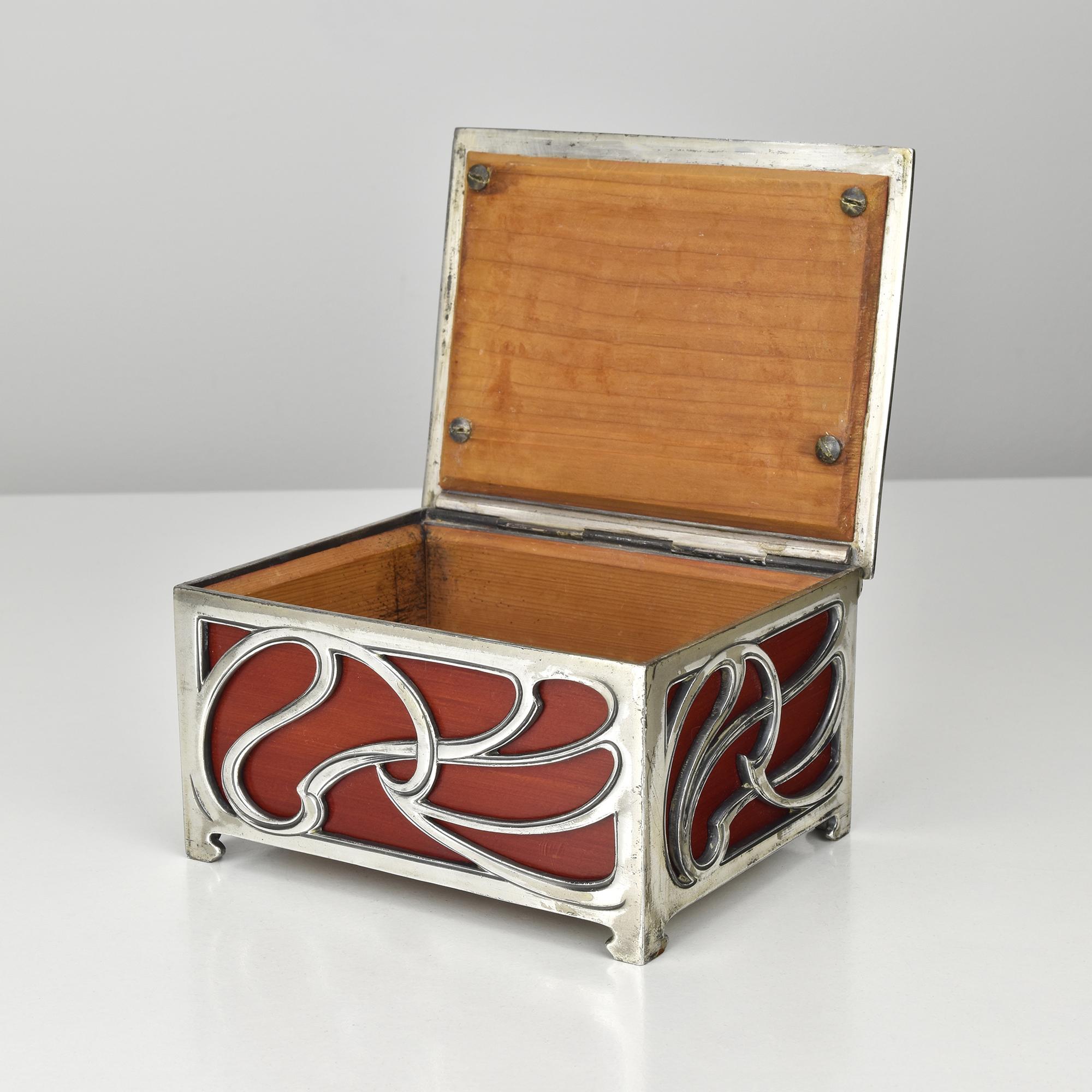Jugendstil WMF-Schmuckkästchen, versilbertes Zinn & furnierte Holzpaneele im Angebot 2