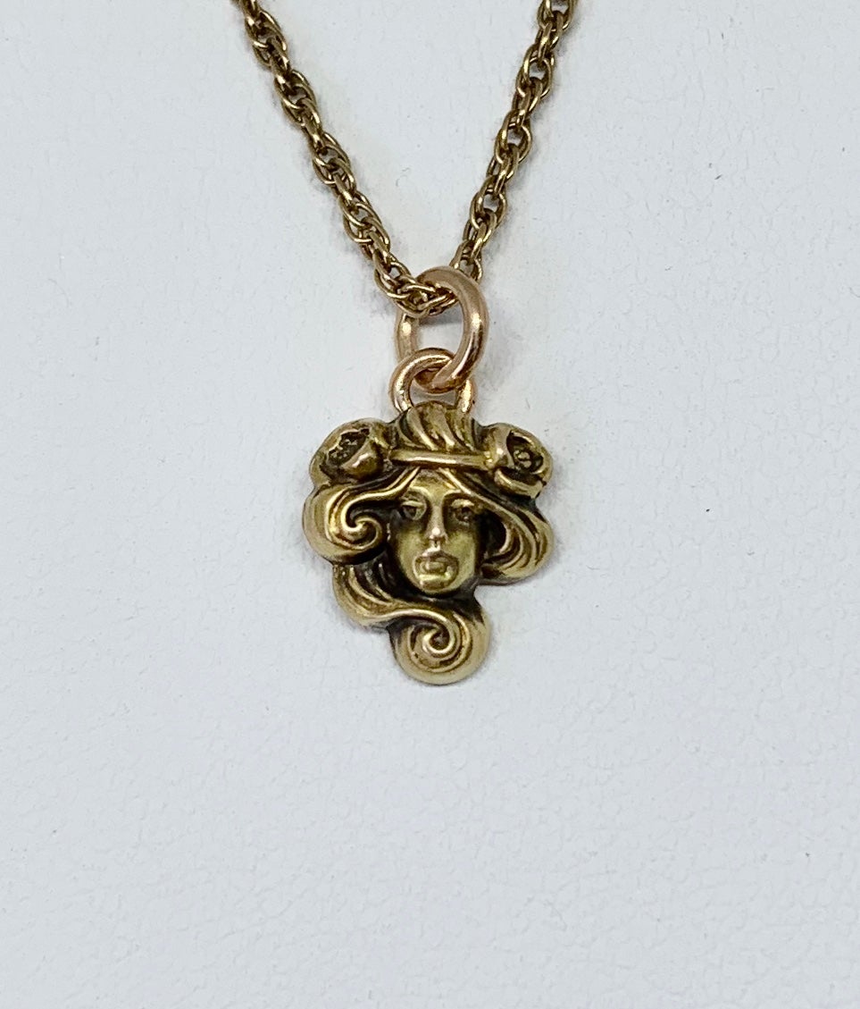 Art Nouveau Woman Goddess Flower Pendant Necklace by Link & Angell 14 Karat Gold In Excellent Condition For Sale In New York, NY