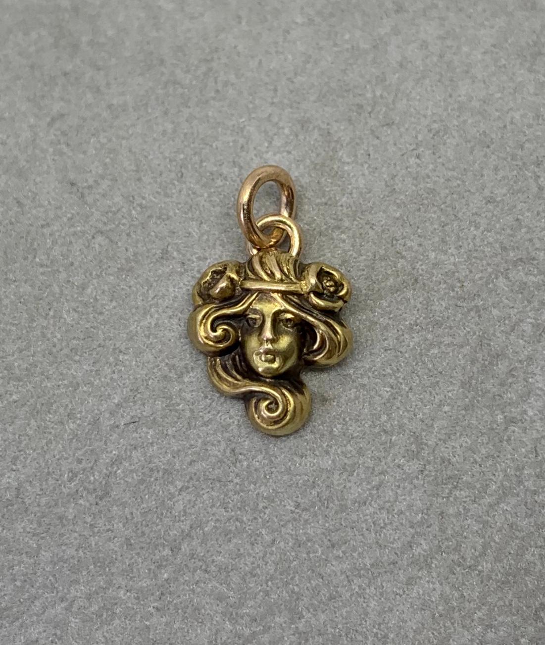 Link & Angell, collier pendentif fleur de déesse féminine Art nouveau en or 14 carats en vente 2