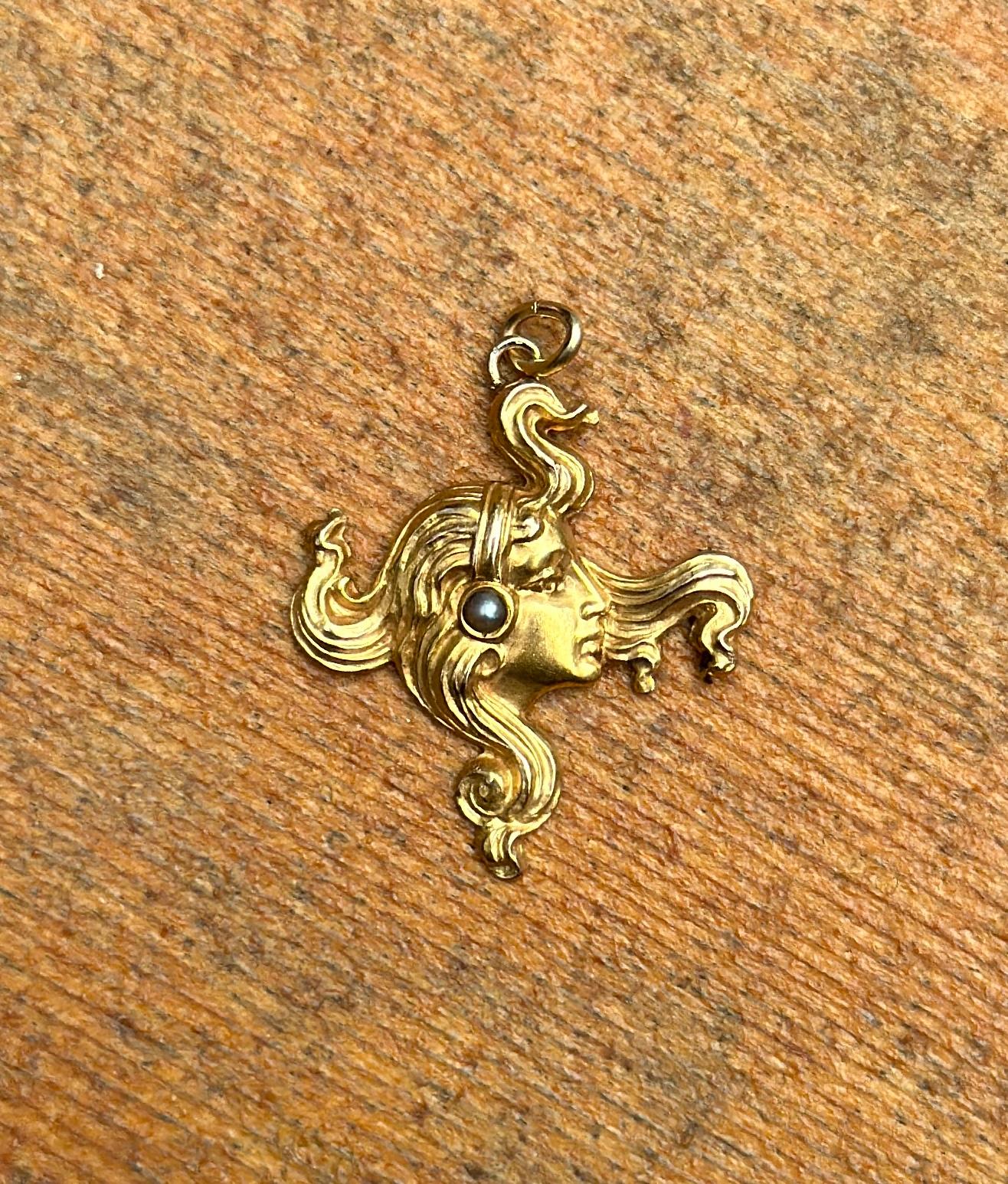 Collana con ciondolo Donna Dea Fanciulla in stile Art Nouveau - Perla d'oro Circa 1920 in vendita 2