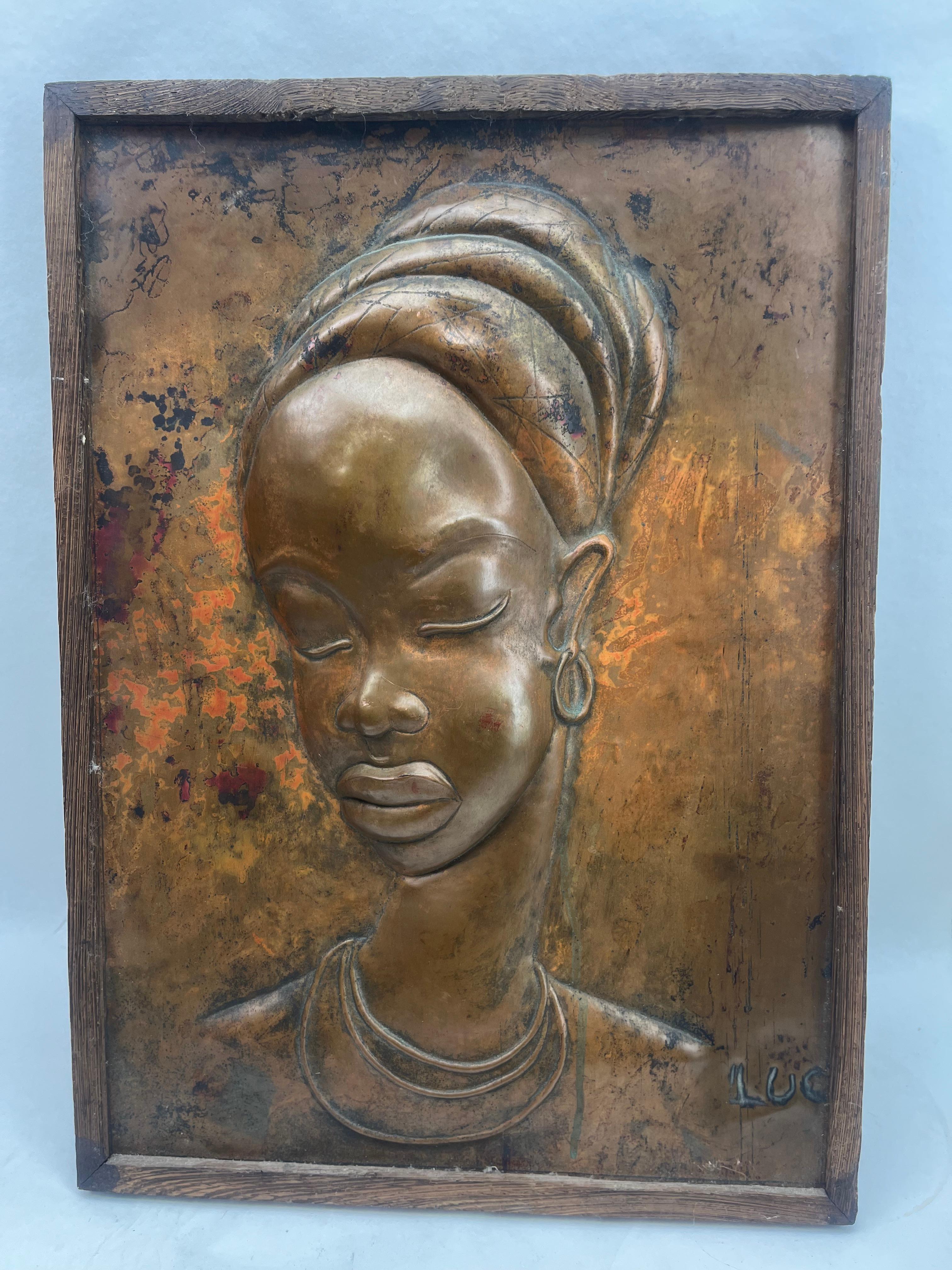 Buste de femme Art nouveau cuivre plaque murale  Encadré signé Luc Bon état - En vente à Verviers, BE