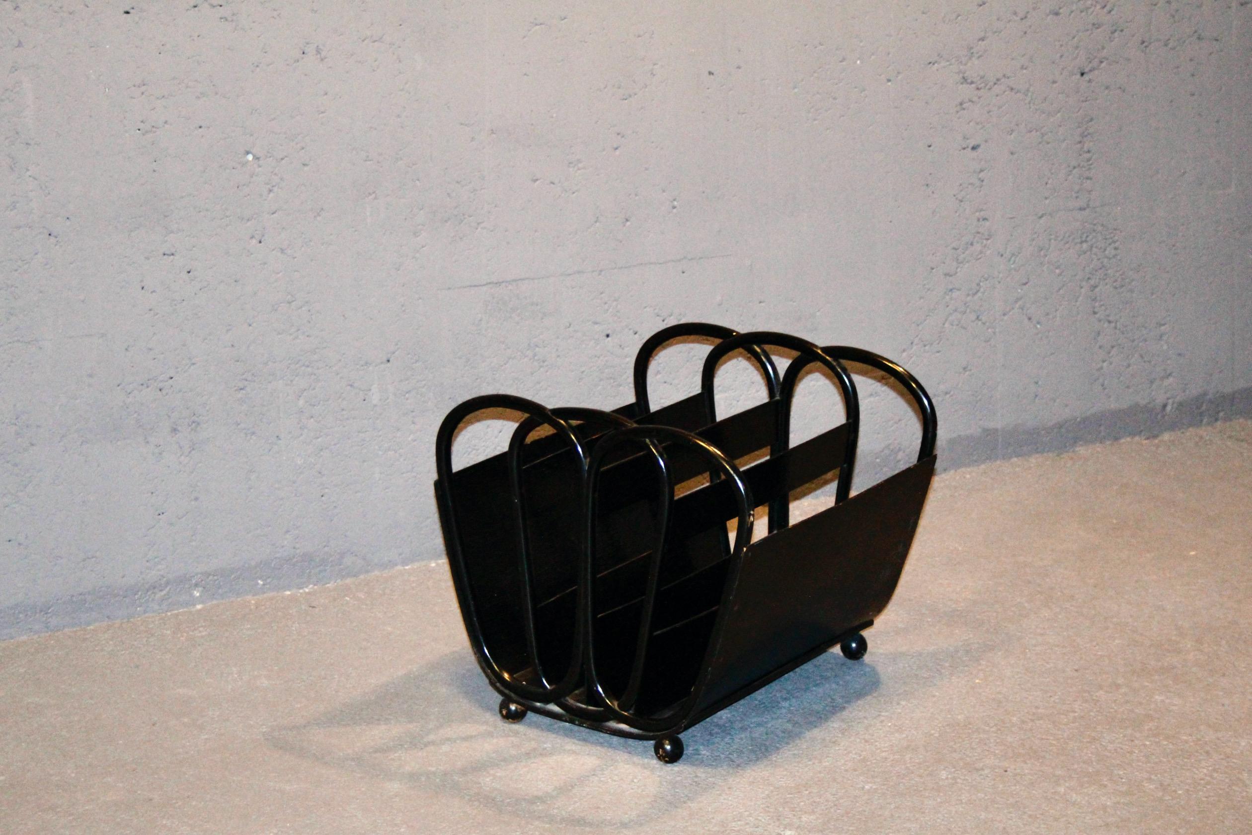 Libreria in compensato nero