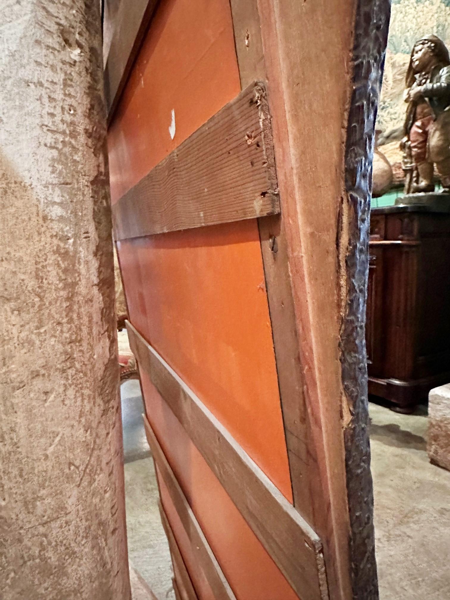 Art Nouveau Madera y Metal Espejo de Pared de Manto Vidrio en Relieve Repousse Antiguo CA en venta 3