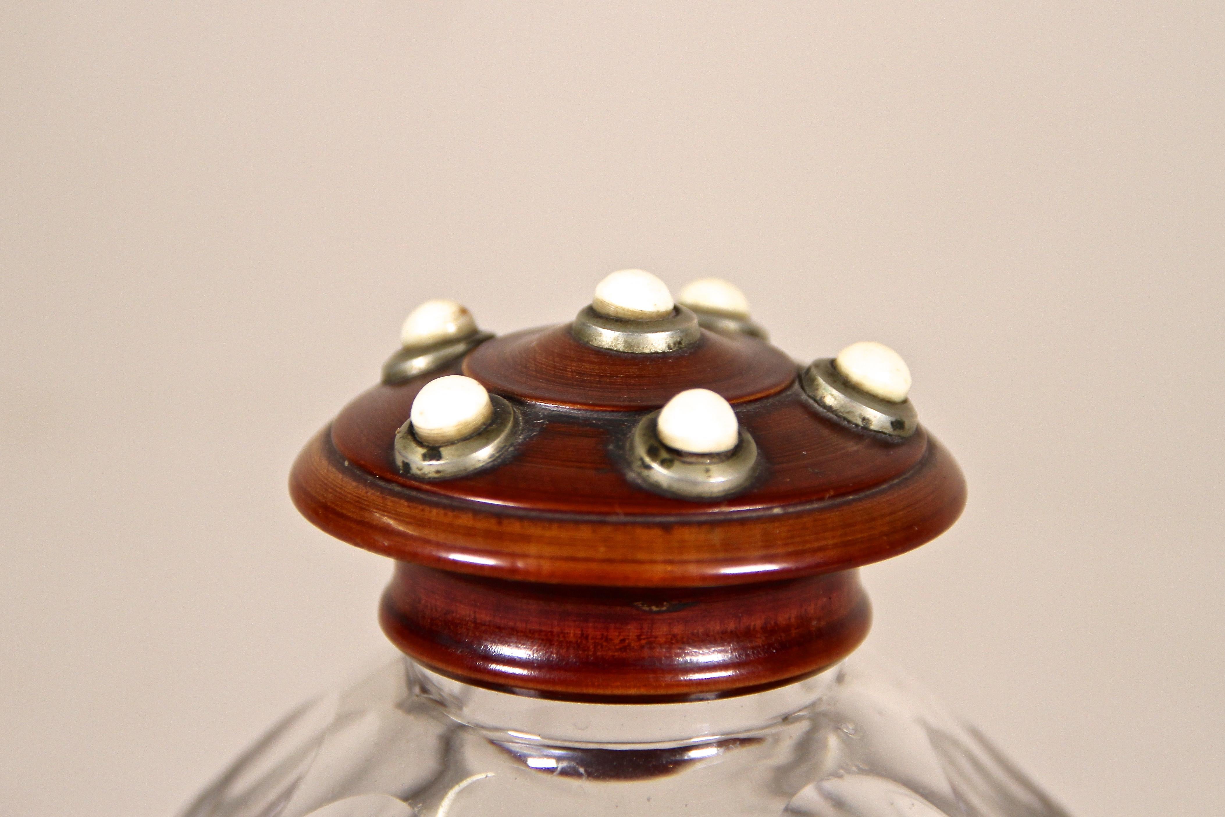 Art Nouveau Wooden Inkwell with Porcelain Knobs, Austria, circa 1900 In Good Condition In Lichtenberg, AT