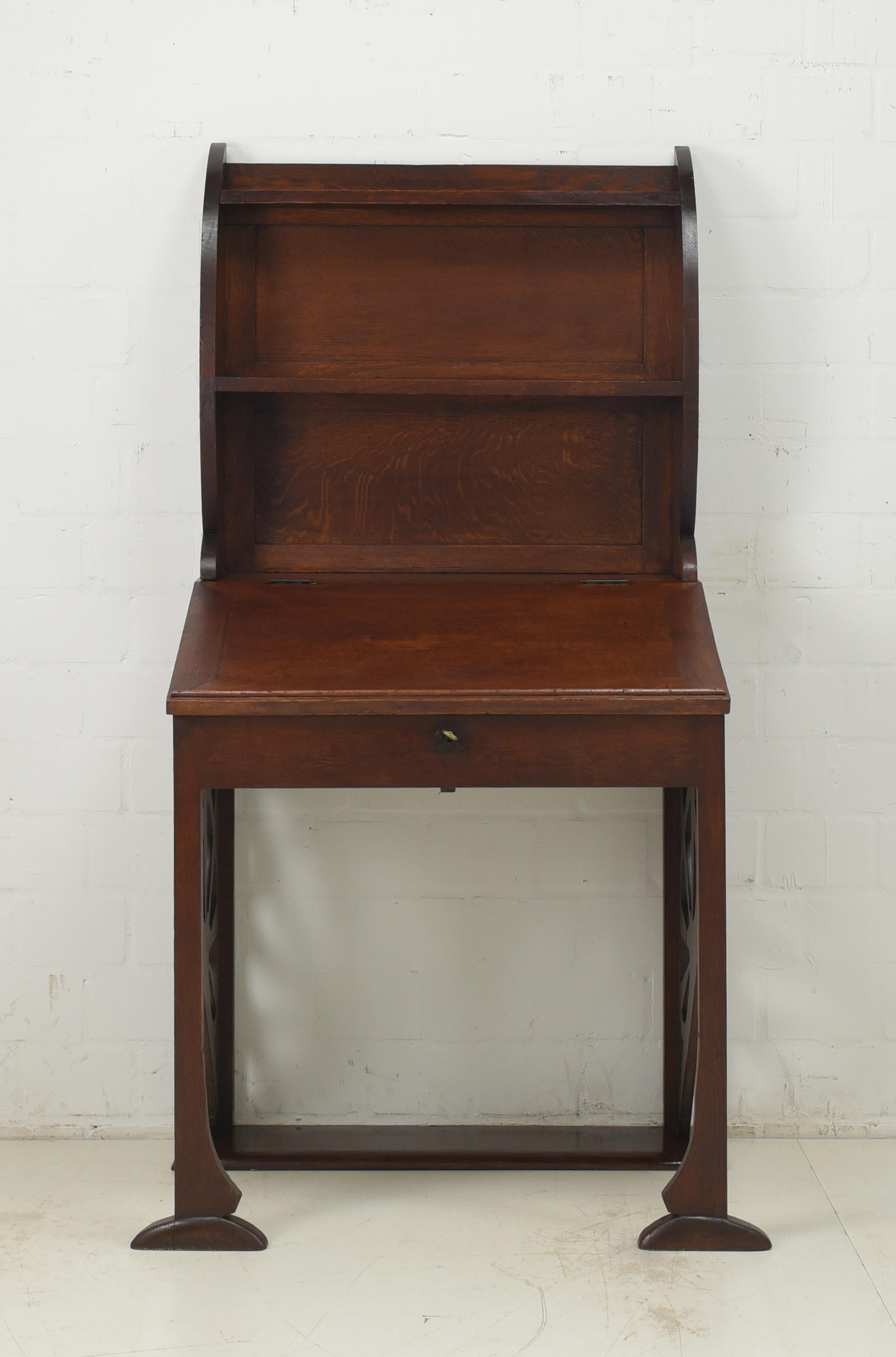 Art Nouveau writing desk with shelf top in Oak, 1910

Features:
High quality
With a foldable writing surface
Very unusual Art Nouveau design
Original keyhole fitting
Very rare model

Additional information:
Material: Completely solid