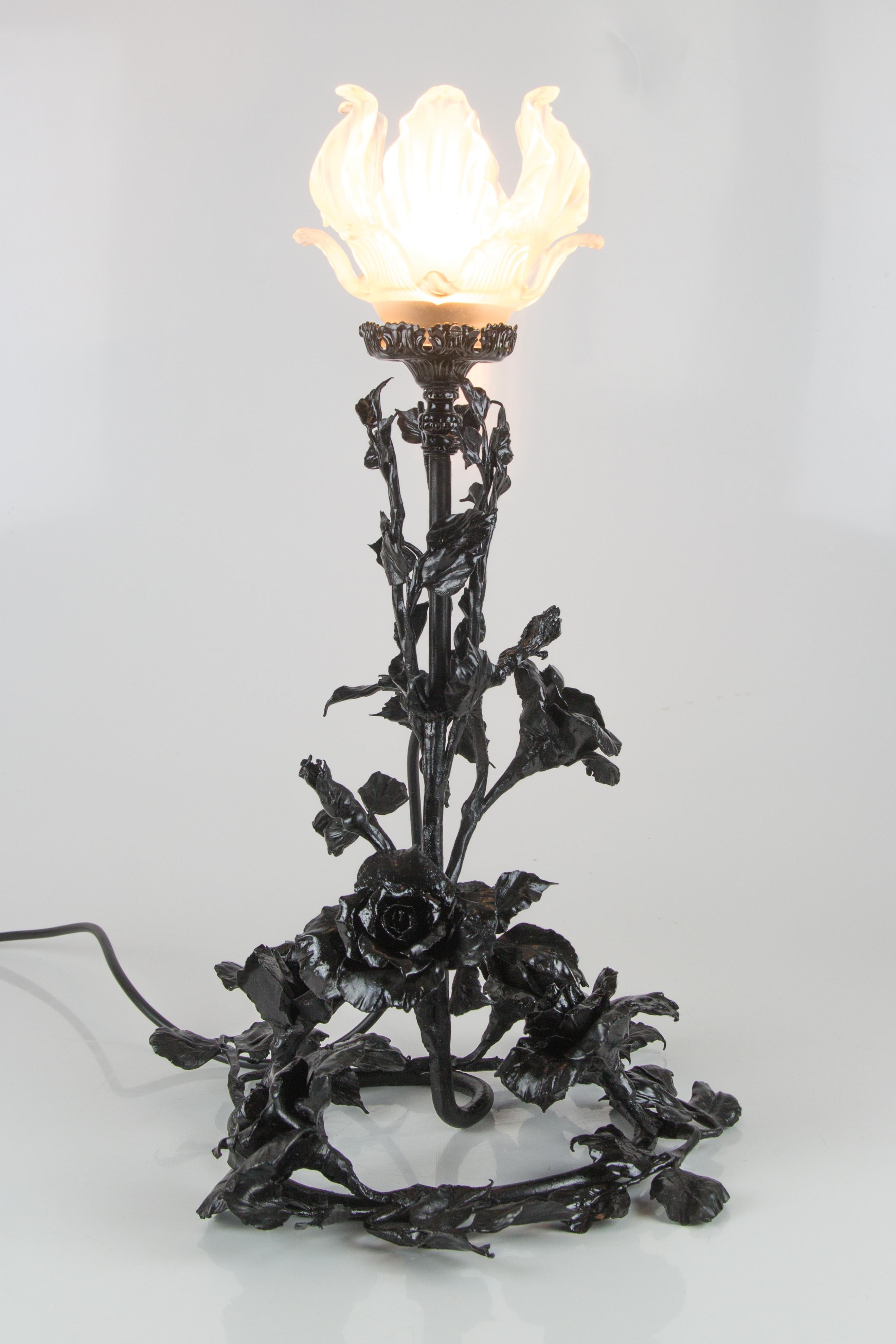 This beautiful, handcrafted, antique wrought iron table lamp made of delicately shaped iron roses flowers, leaves, and buds.
Frosted white glass shade in the shape of a flower. One socket for an E27 (E26) size light bulb.
To the US will be shipped
