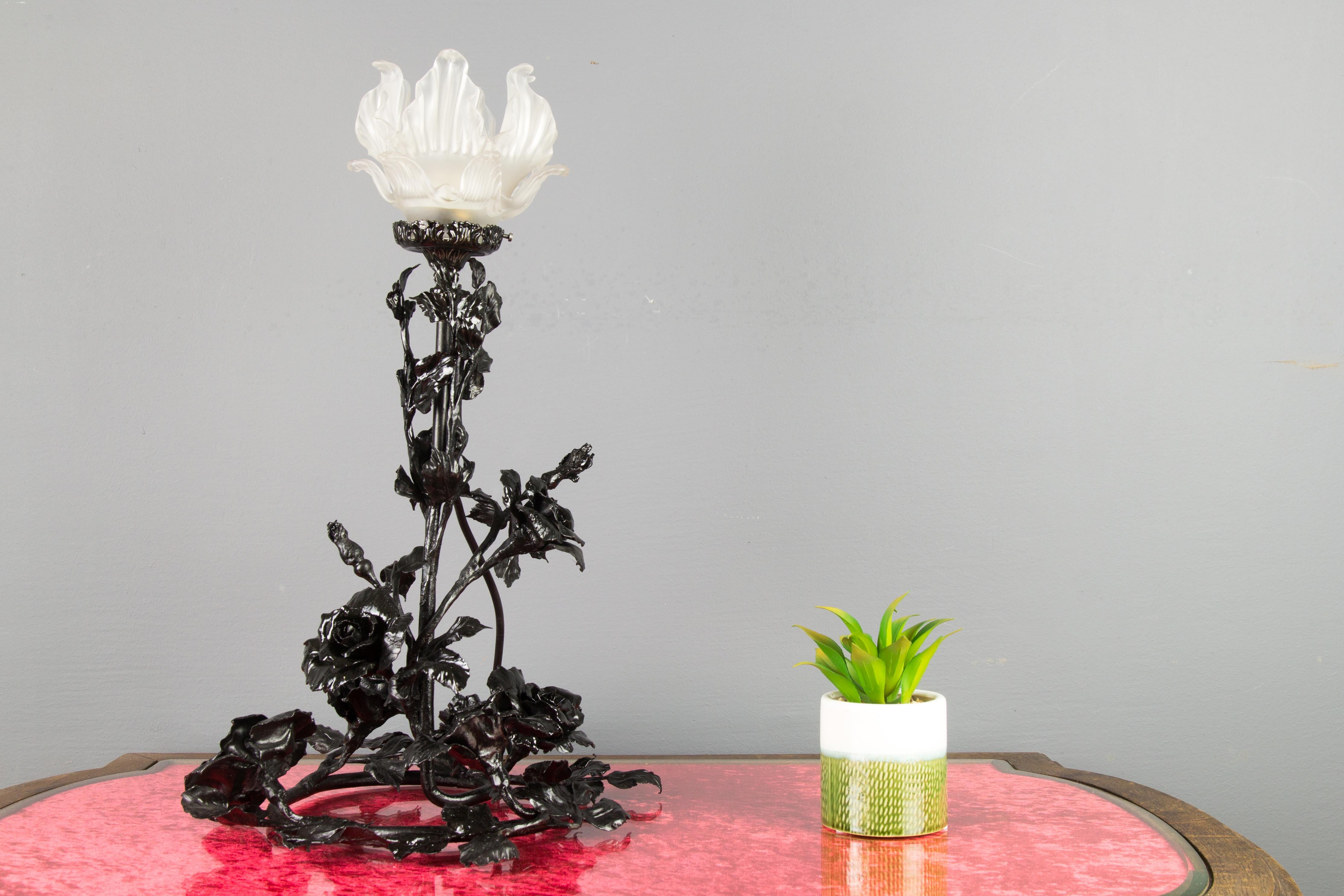 Art Nouveau Wrought Iron Base and Frosted Glass Table Lamp with Roses Flowers In Good Condition In Barntrup, DE