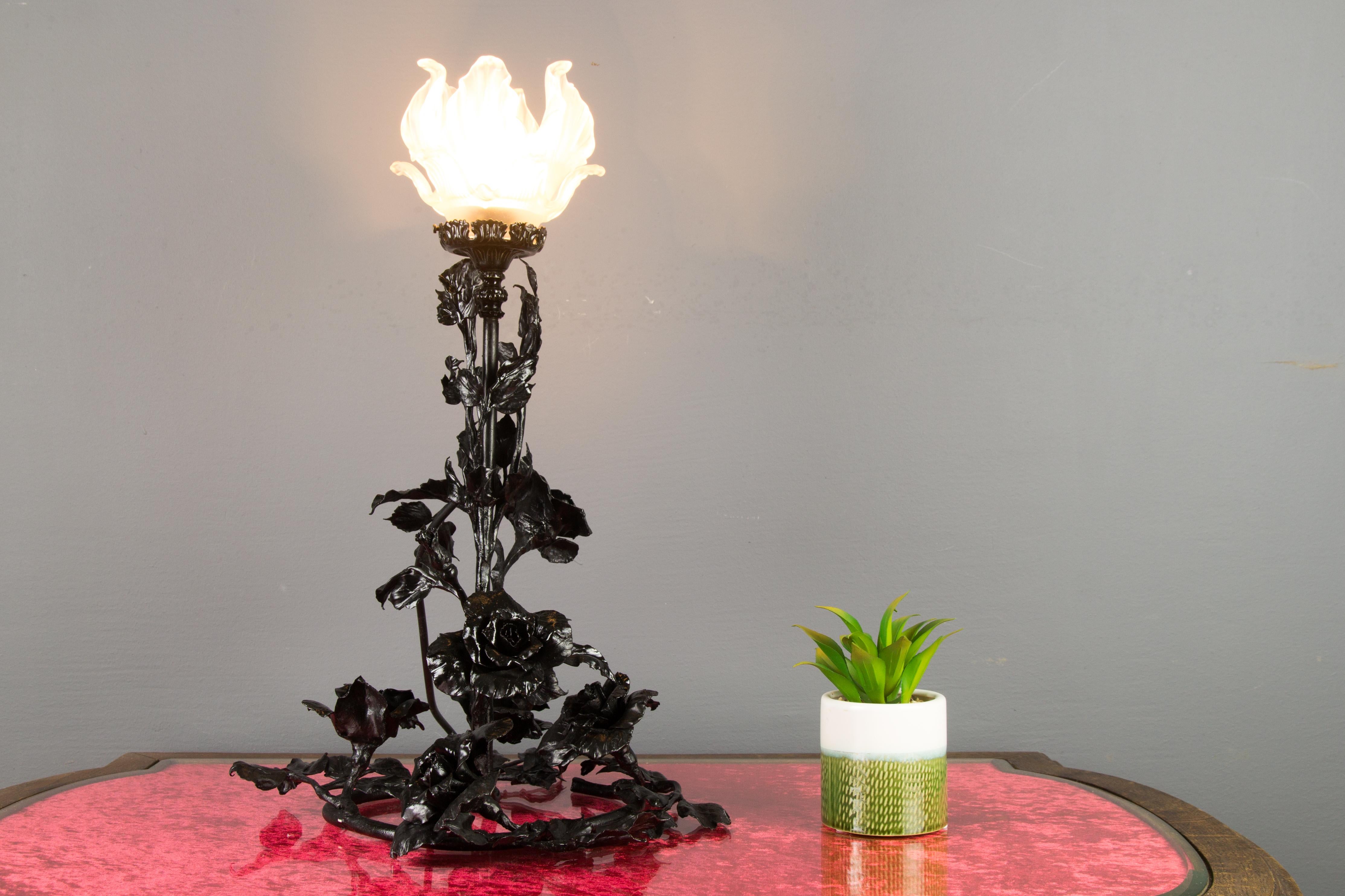 Early 20th Century Art Nouveau Wrought Iron Base and Frosted Glass Table Lamp with Roses Flowers