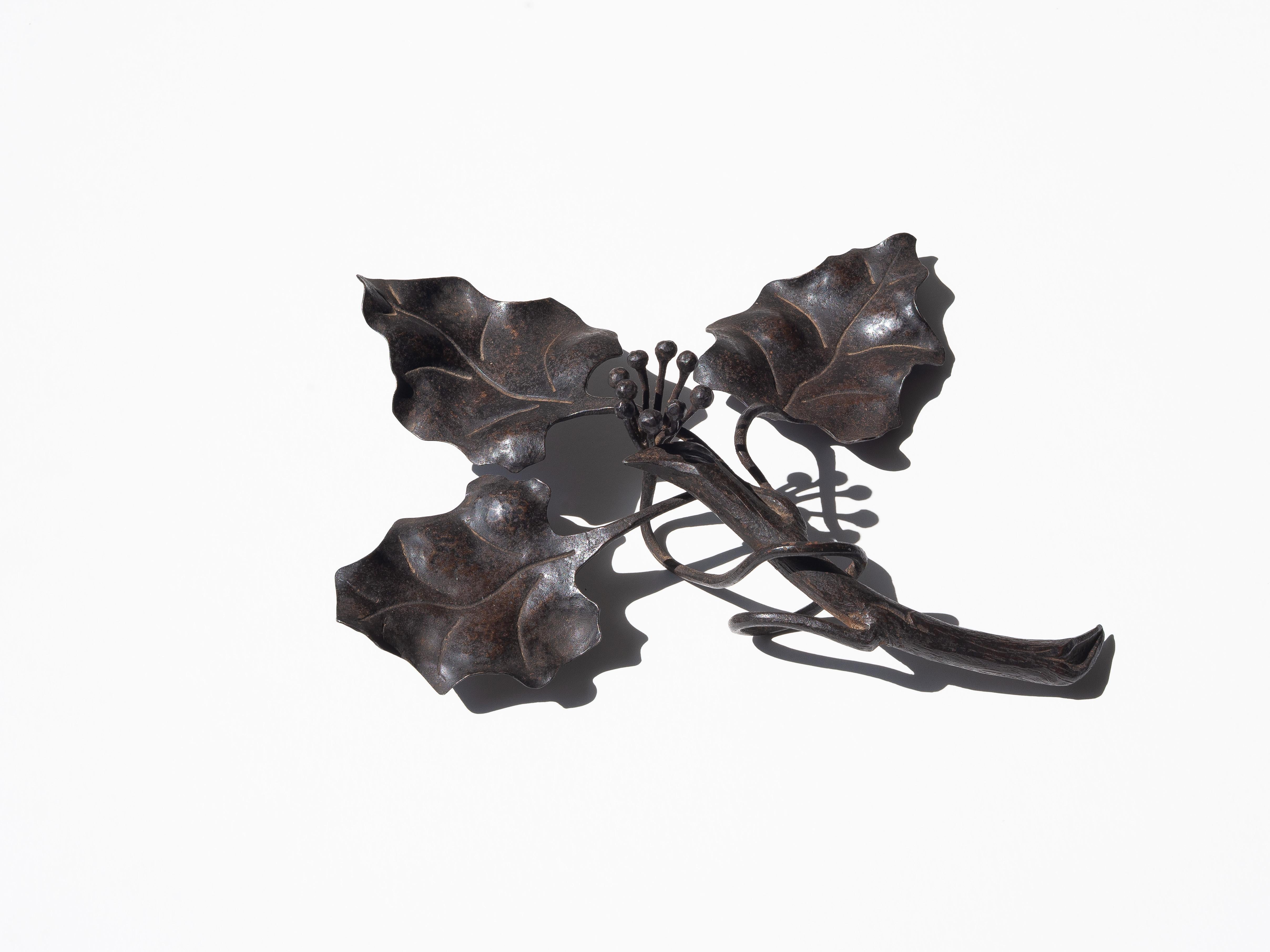 Art Nouveau Schmiedeeisen Kerzenhalter - Floral Ivy Kerzenständer - Frankreich 1920s im Angebot 1