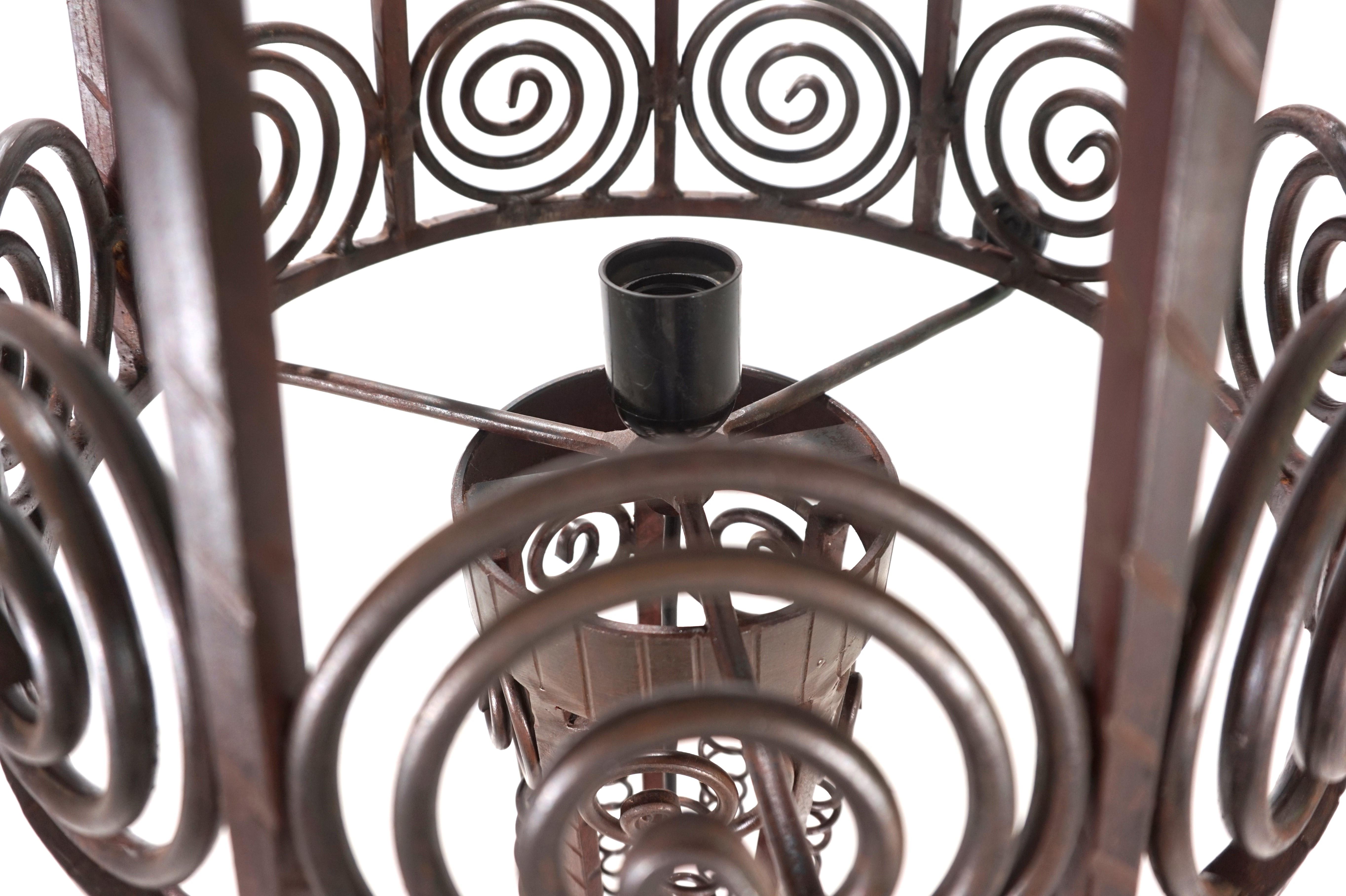 Art Nouveau wrought iron floor lamp, 1920 For Sale 5