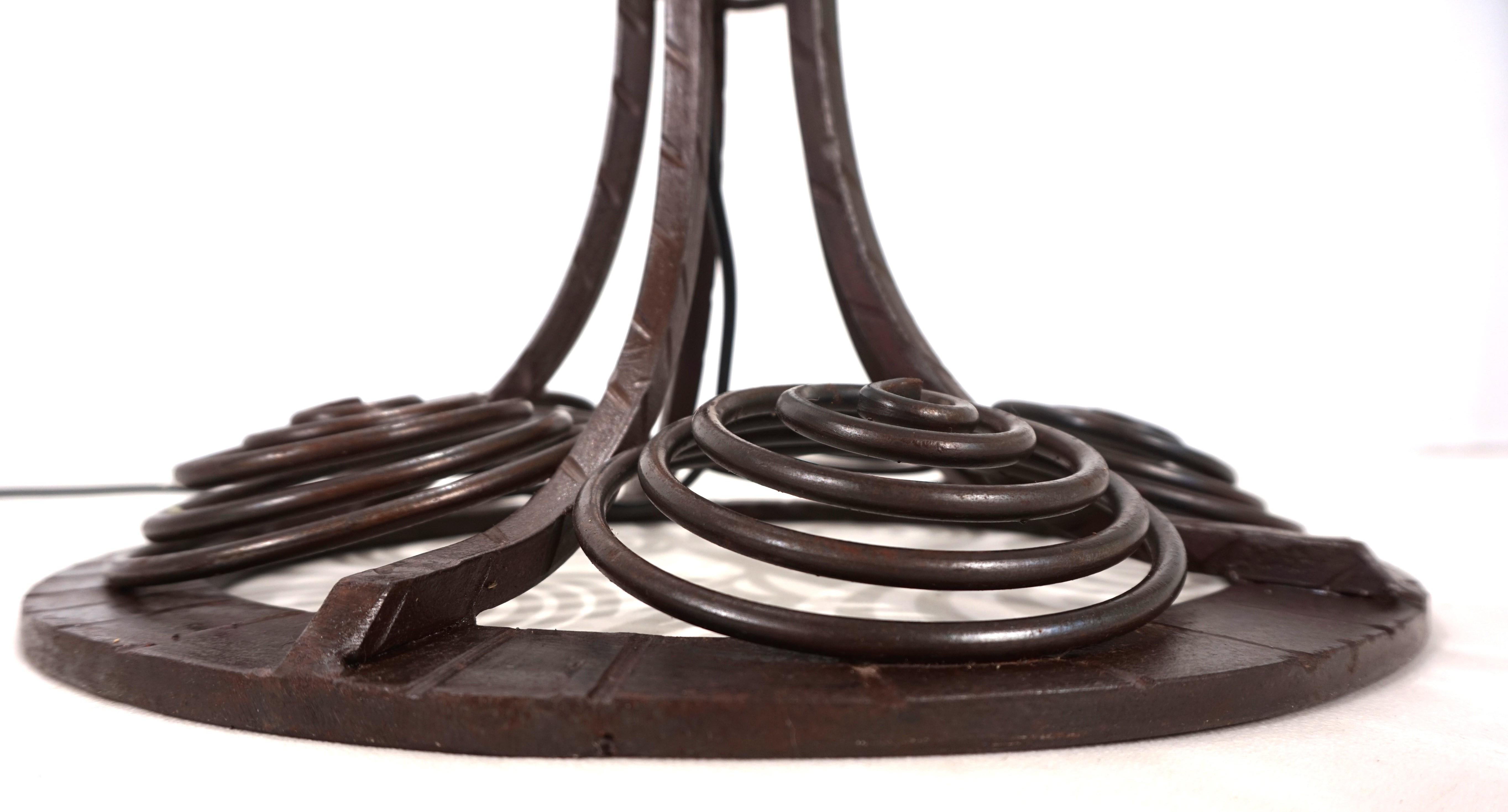 Art Nouveau wrought iron floor lamp, 1920 For Sale 6