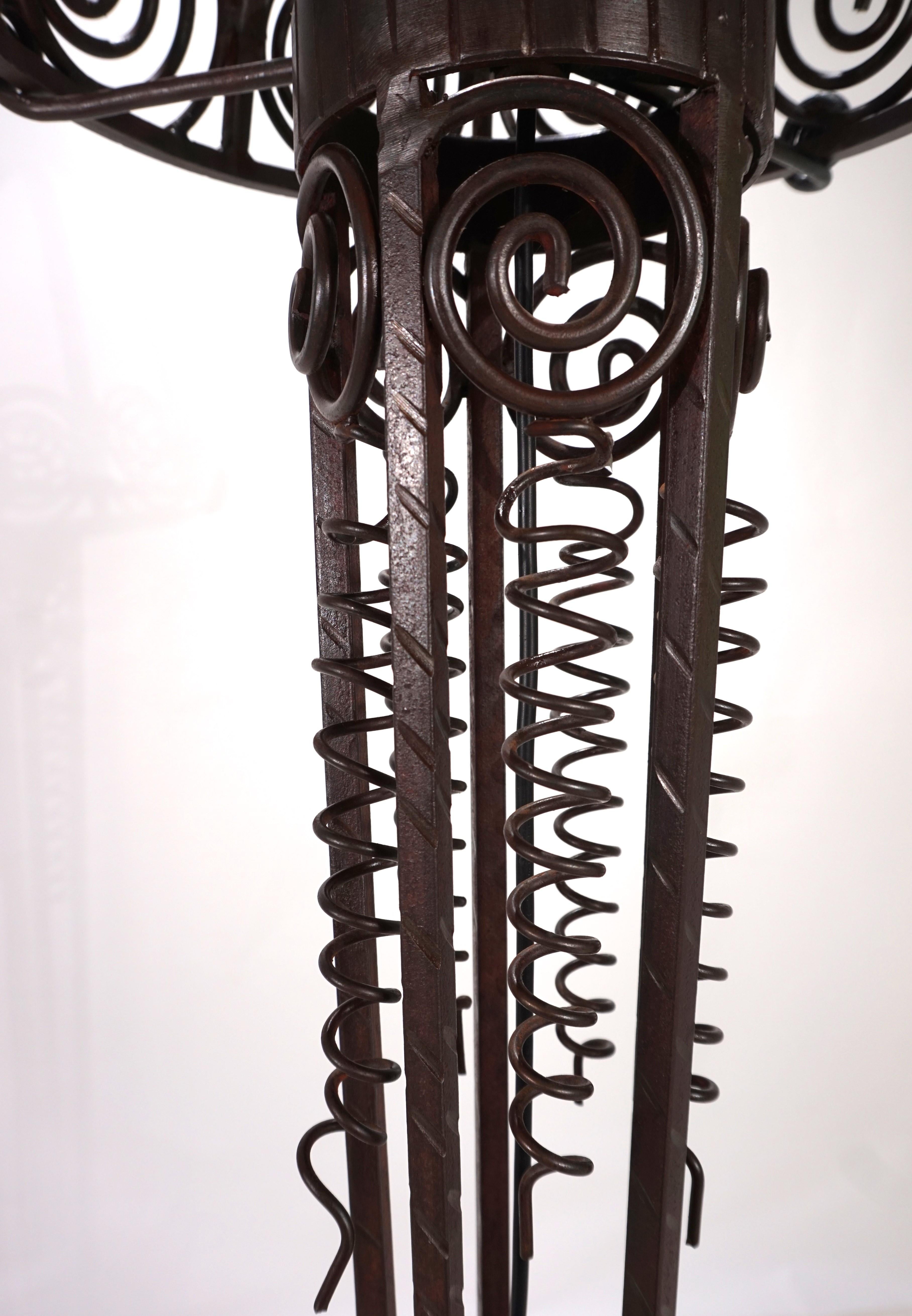 Art Nouveau wrought iron floor lamp, 1920 In Good Condition For Sale In Ludwigslust, DE