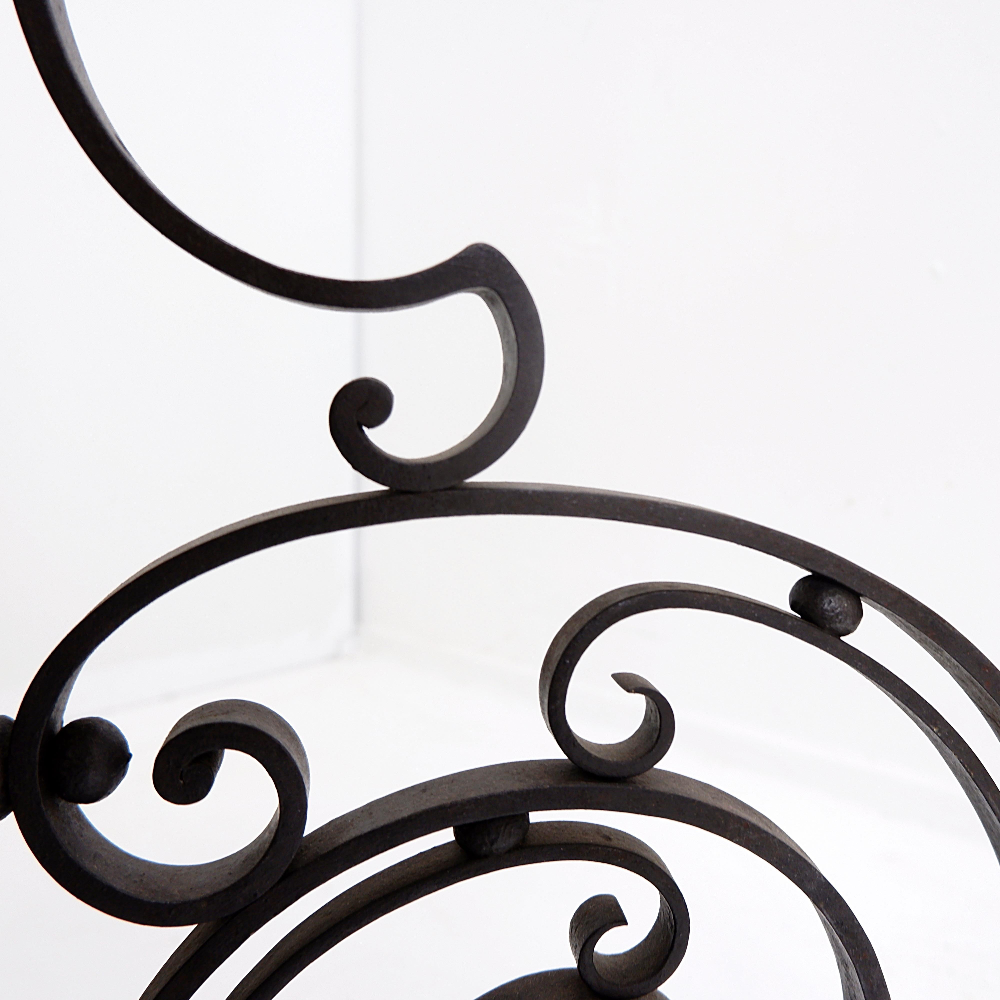 Candeliere da terra a treppiede in ferro battuto Art Nouveau - Torchère in vendita 8