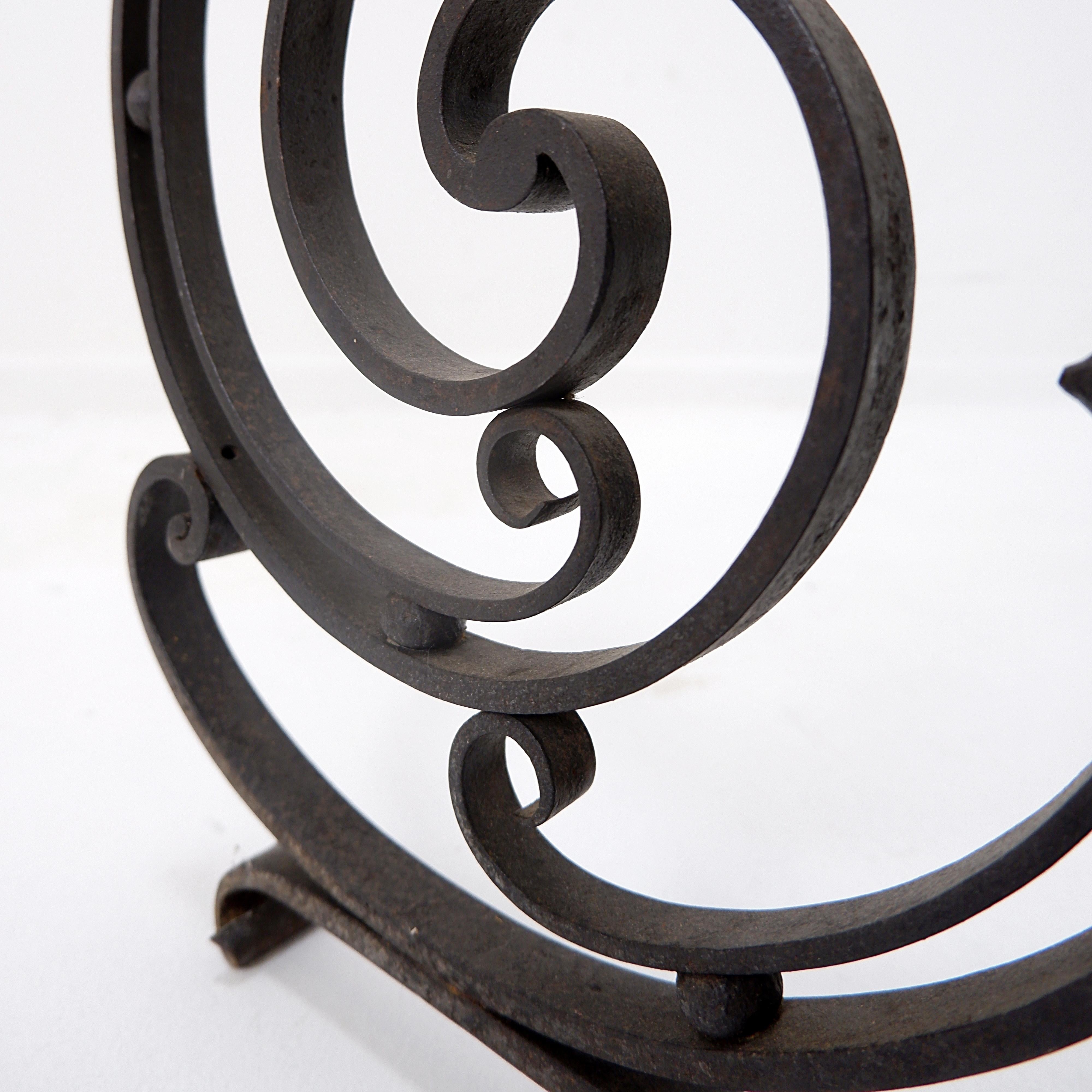 Candeliere da terra a treppiede in ferro battuto Art Nouveau - Torchère in vendita 9