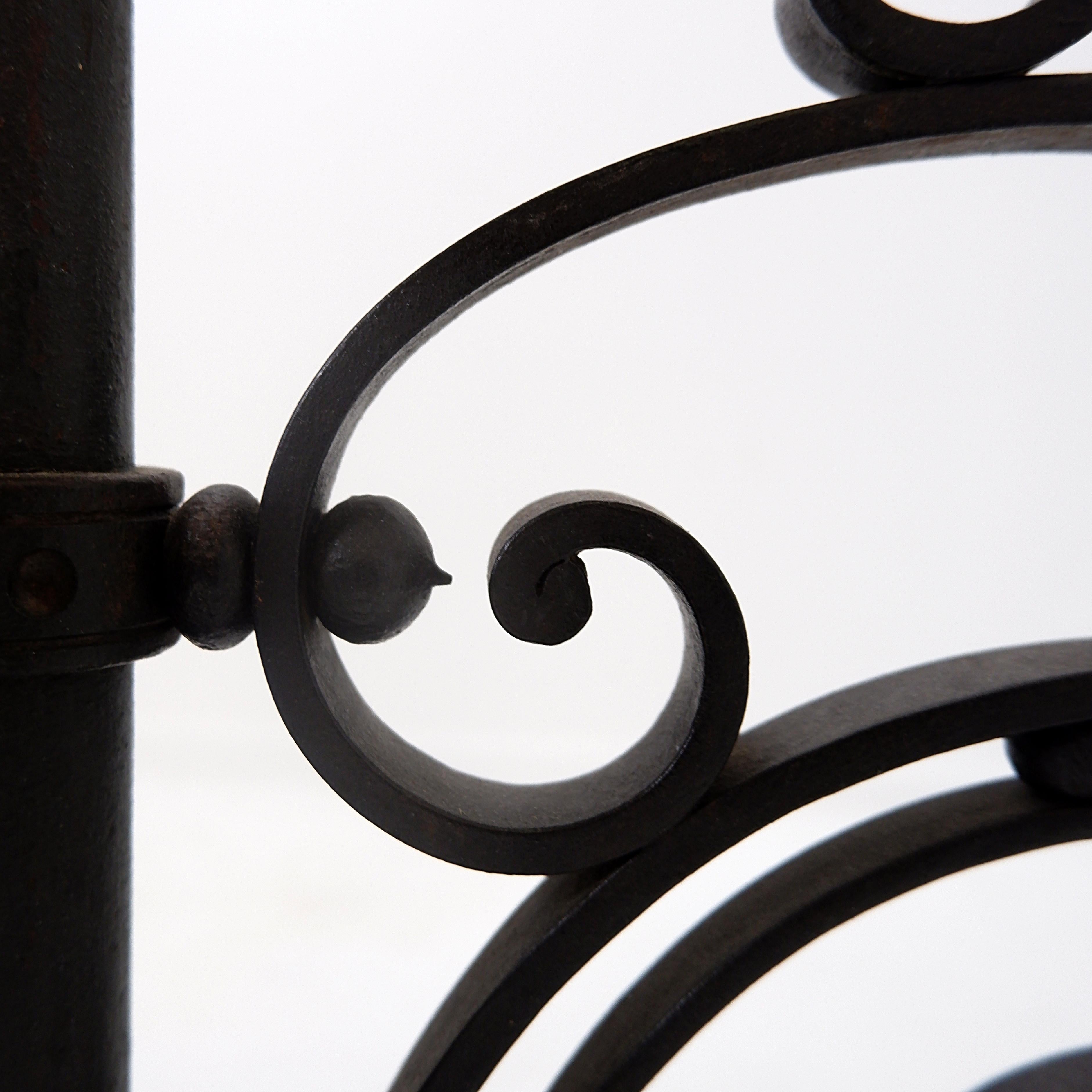 Candeliere da terra a treppiede in ferro battuto Art Nouveau - Torchère in vendita 2