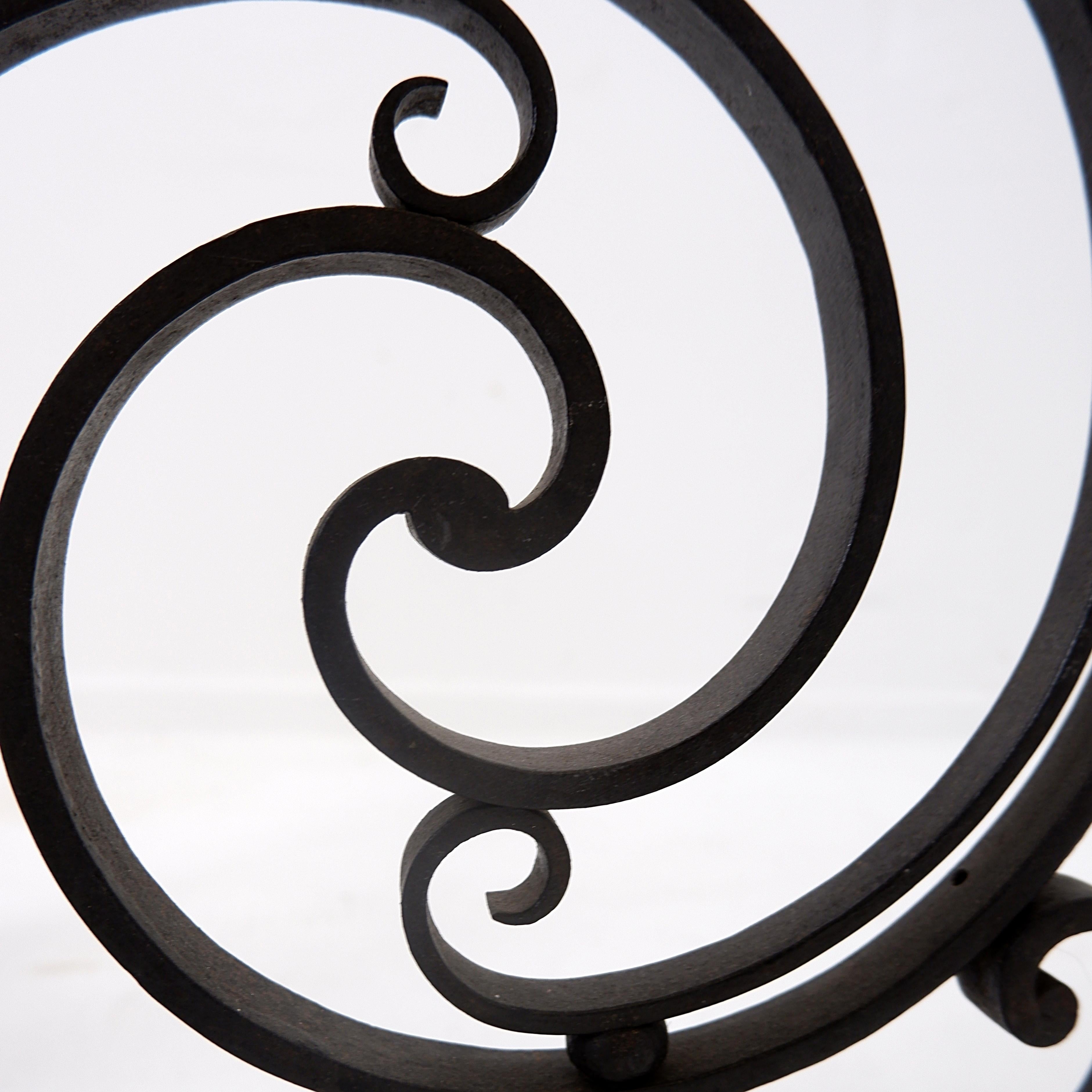 Candeliere da terra a treppiede in ferro battuto Art Nouveau - Torchère in vendita 3