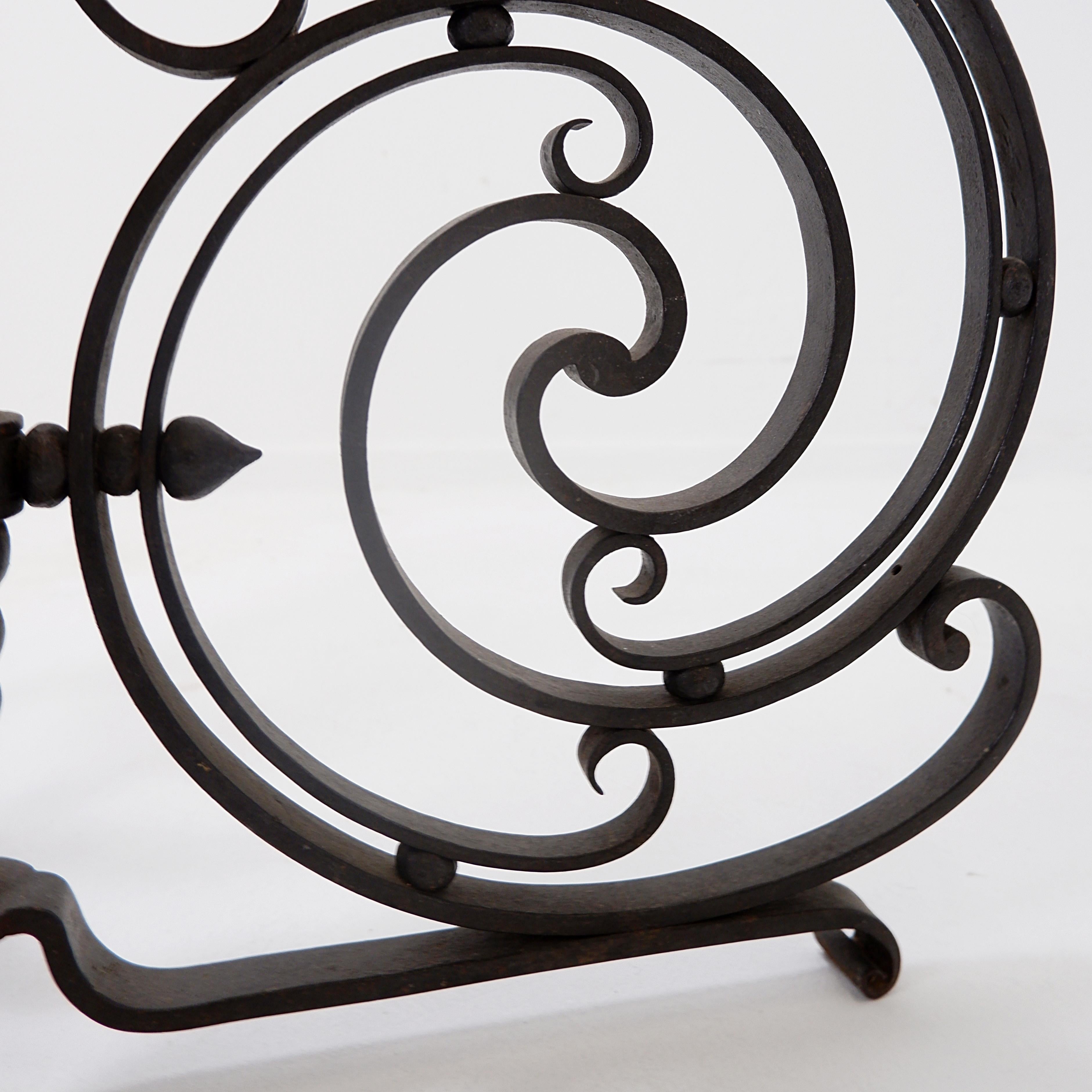 Candeliere da terra a treppiede in ferro battuto Art Nouveau - Torchère in vendita 4