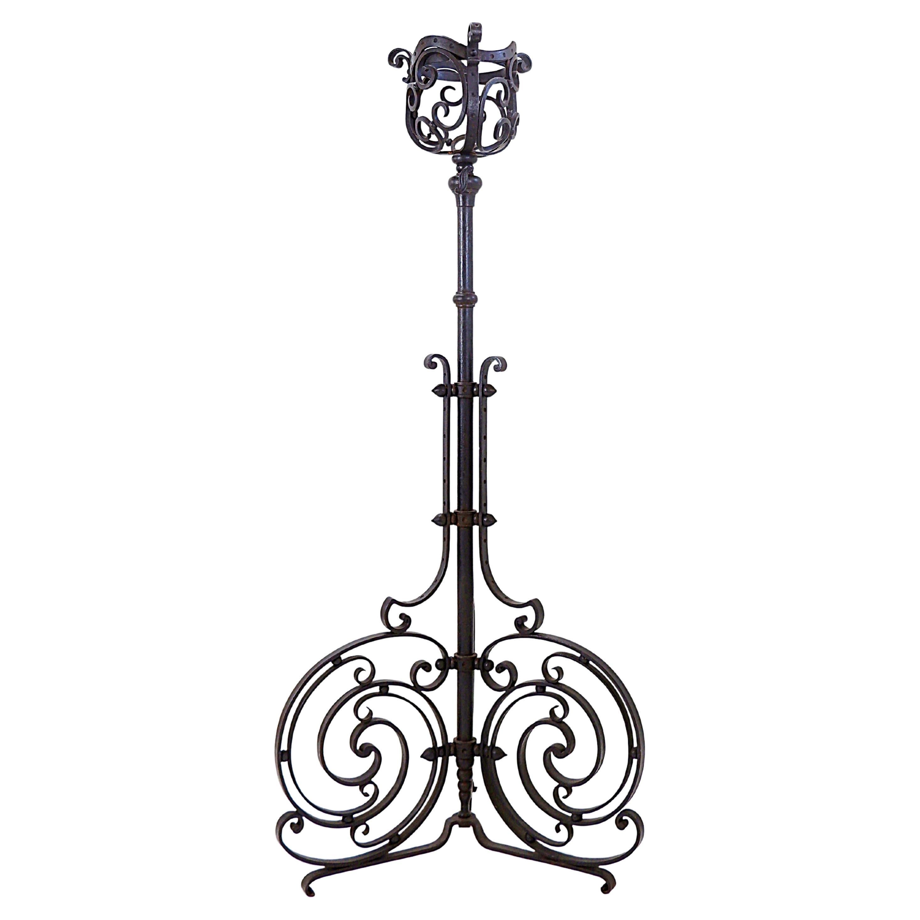 Art Nouveau Wrought iron tripod floor candlestick - Torchère