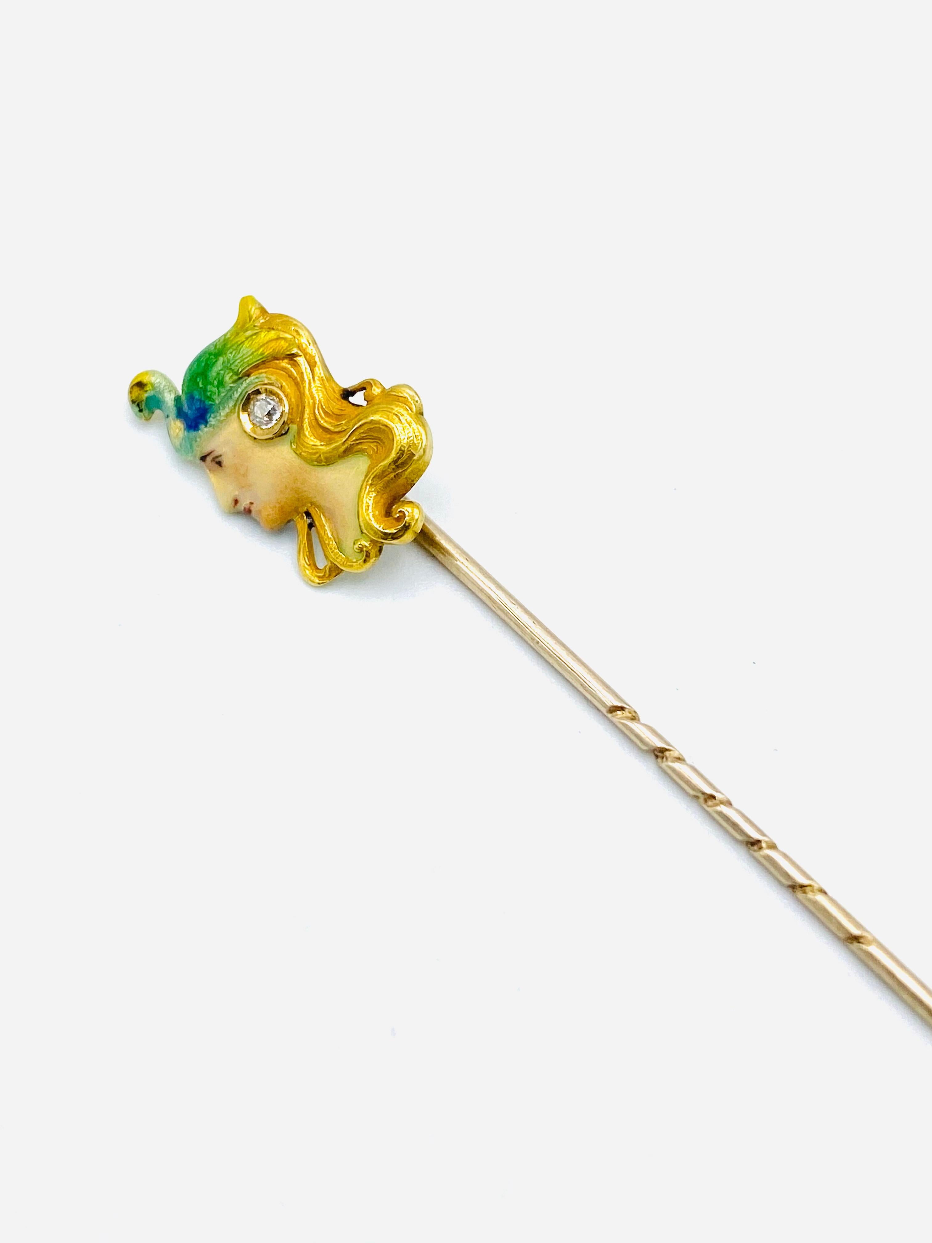 Stick-Anstecknadel aus Gelbgold, Emaille und Diamant im Jugendstil  (Alteuropäischer Schliff) im Angebot