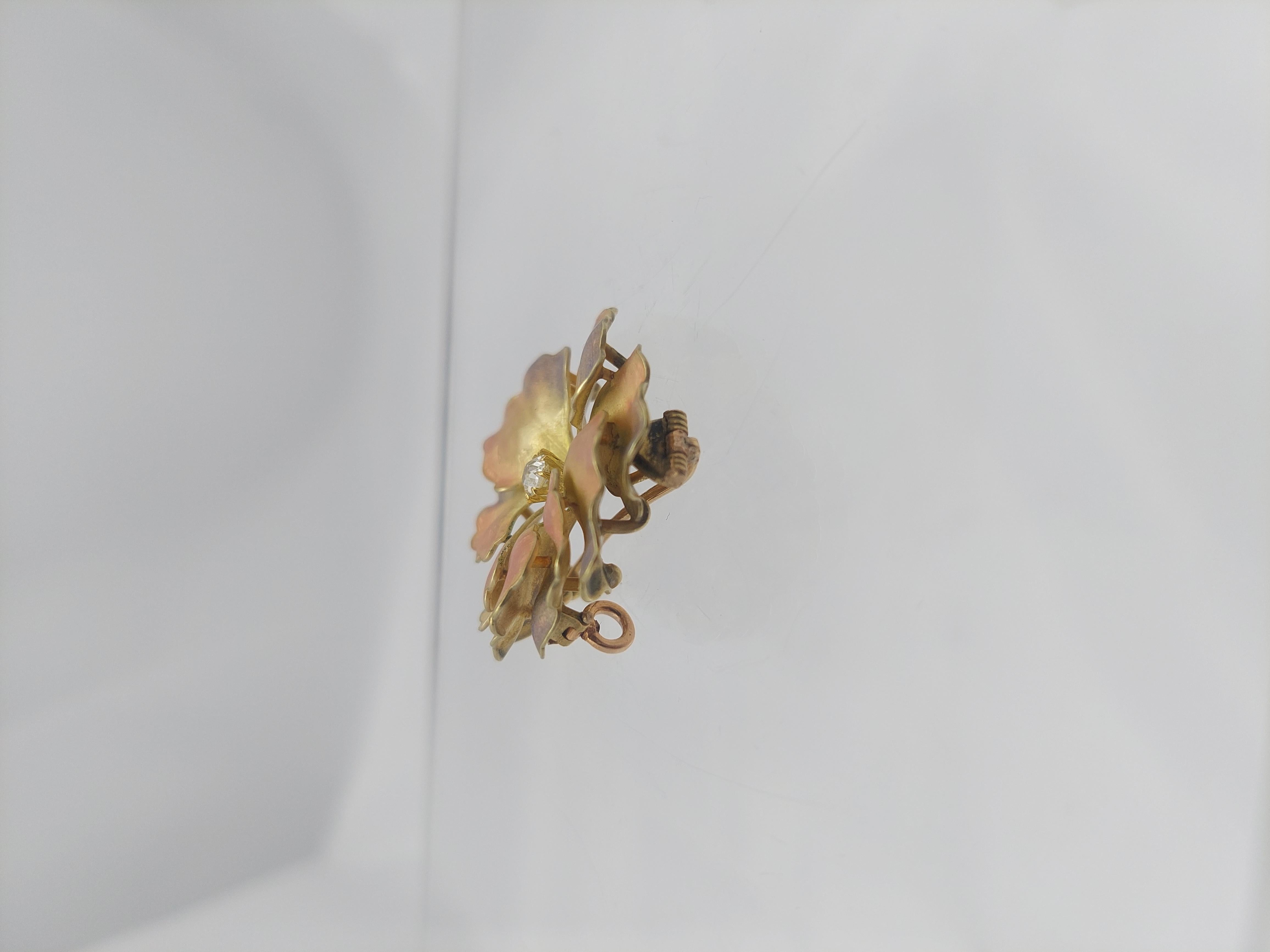 Épingle/pendentif Art Nouveau « Dogwood » en or jaune, émail et diamants Bon état - En vente à Vero Beach, FL