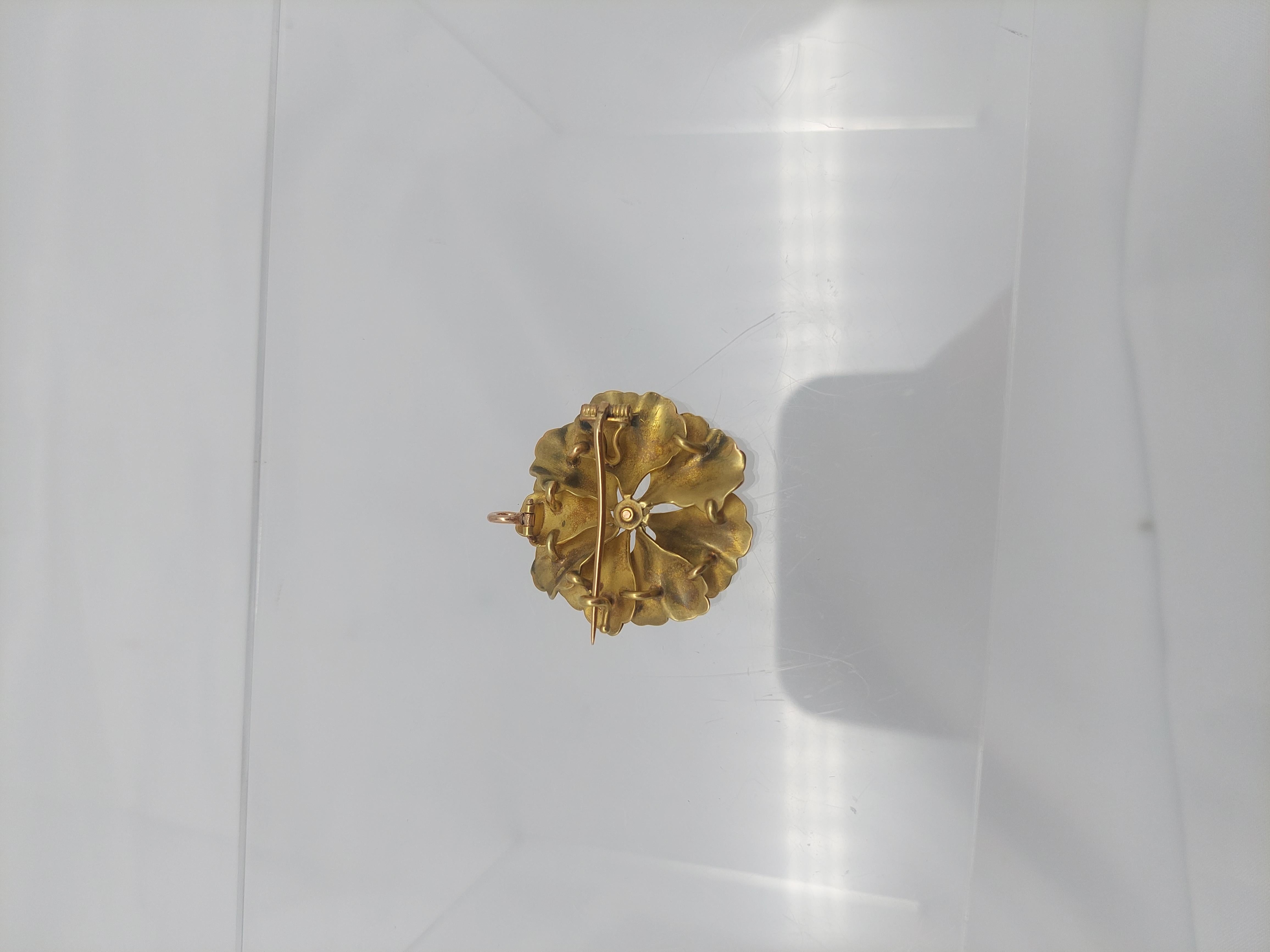 Épingle/pendentif Art Nouveau « Dogwood » en or jaune, émail et diamants en vente 1