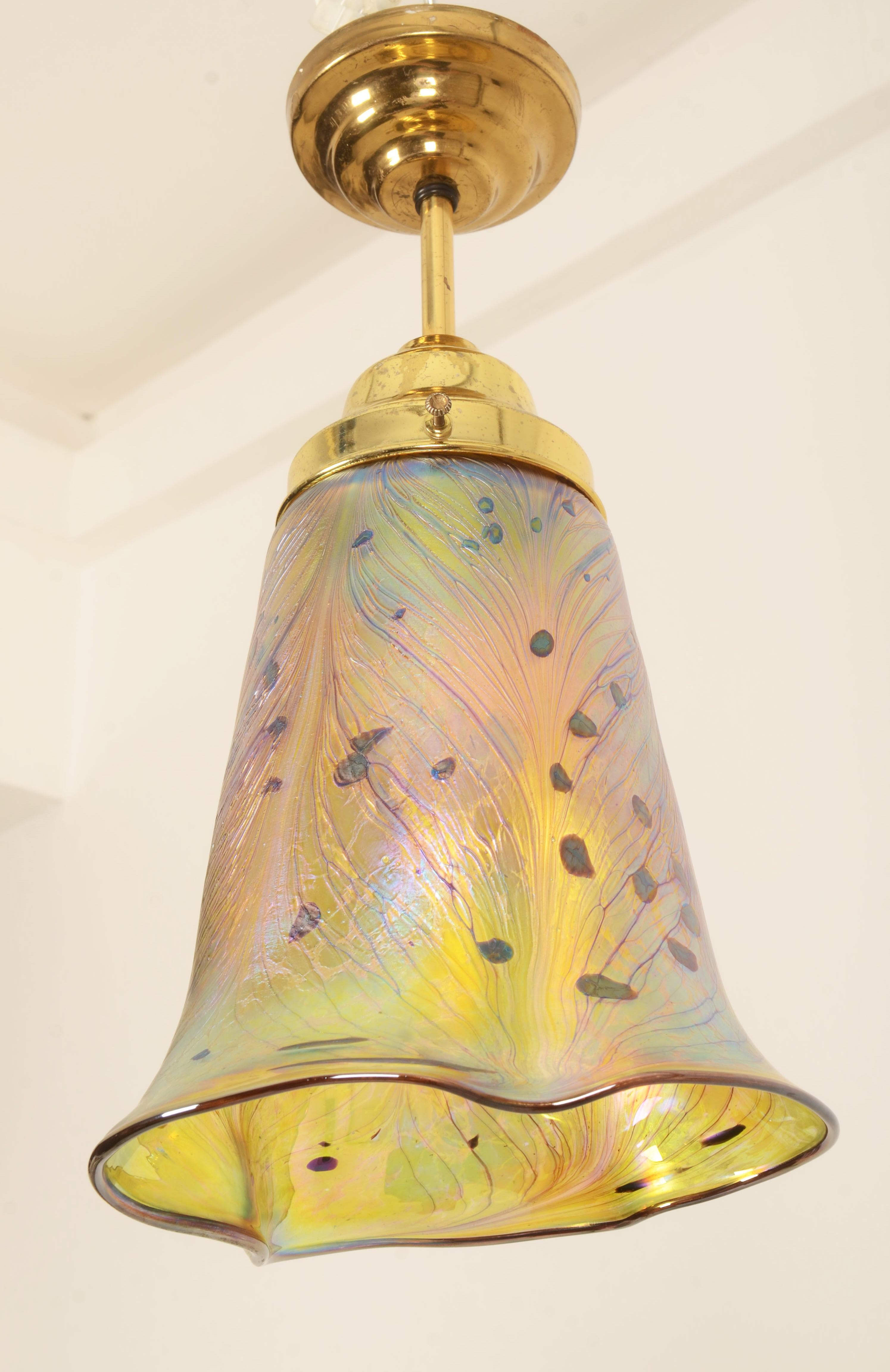 Lampada a sospensione in stile Art Nouveau giallo/oro In condizioni buone in vendita a Vienna, AT