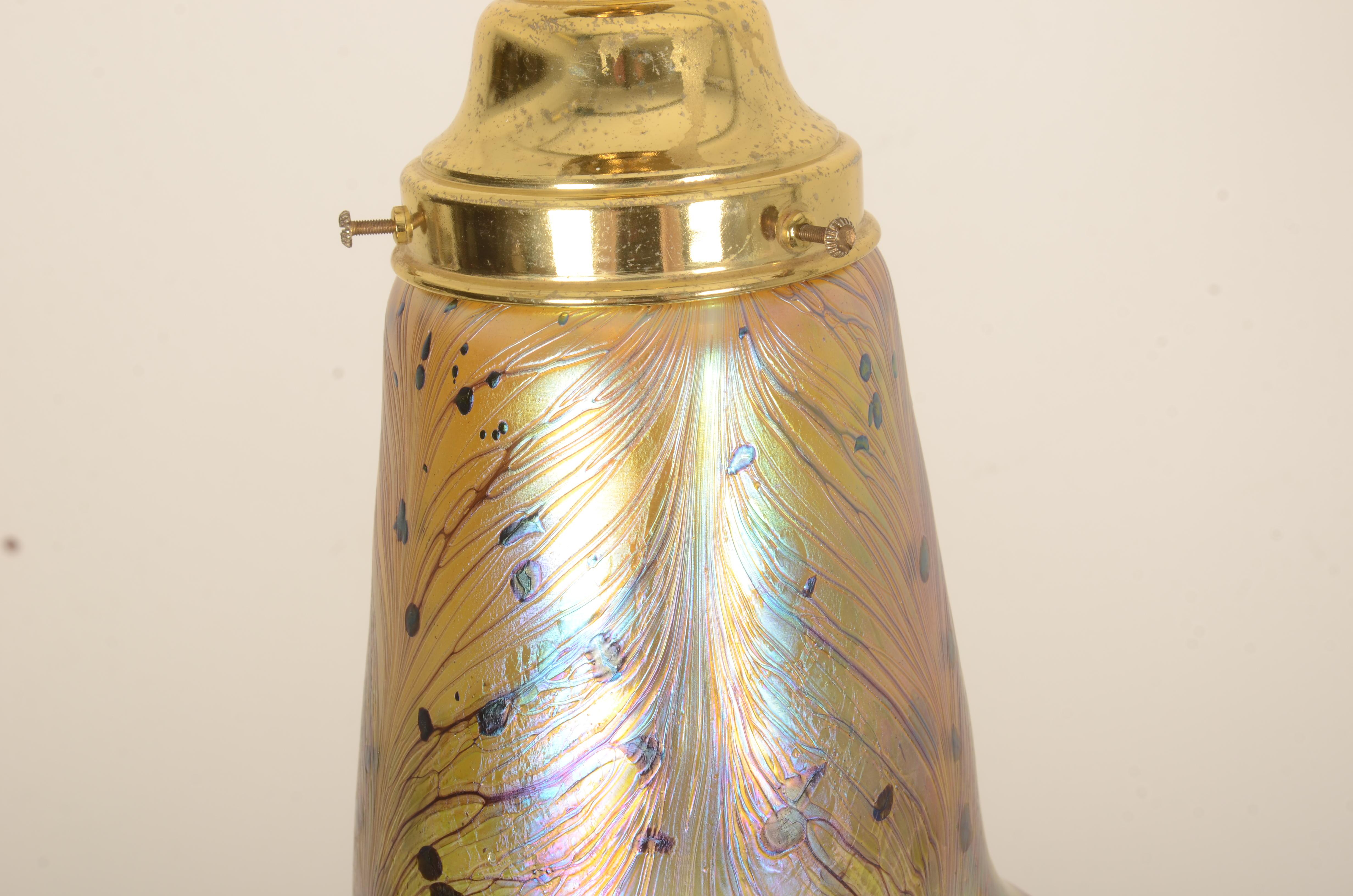 Lampada a sospensione in stile Art Nouveau giallo/oro in vendita 1