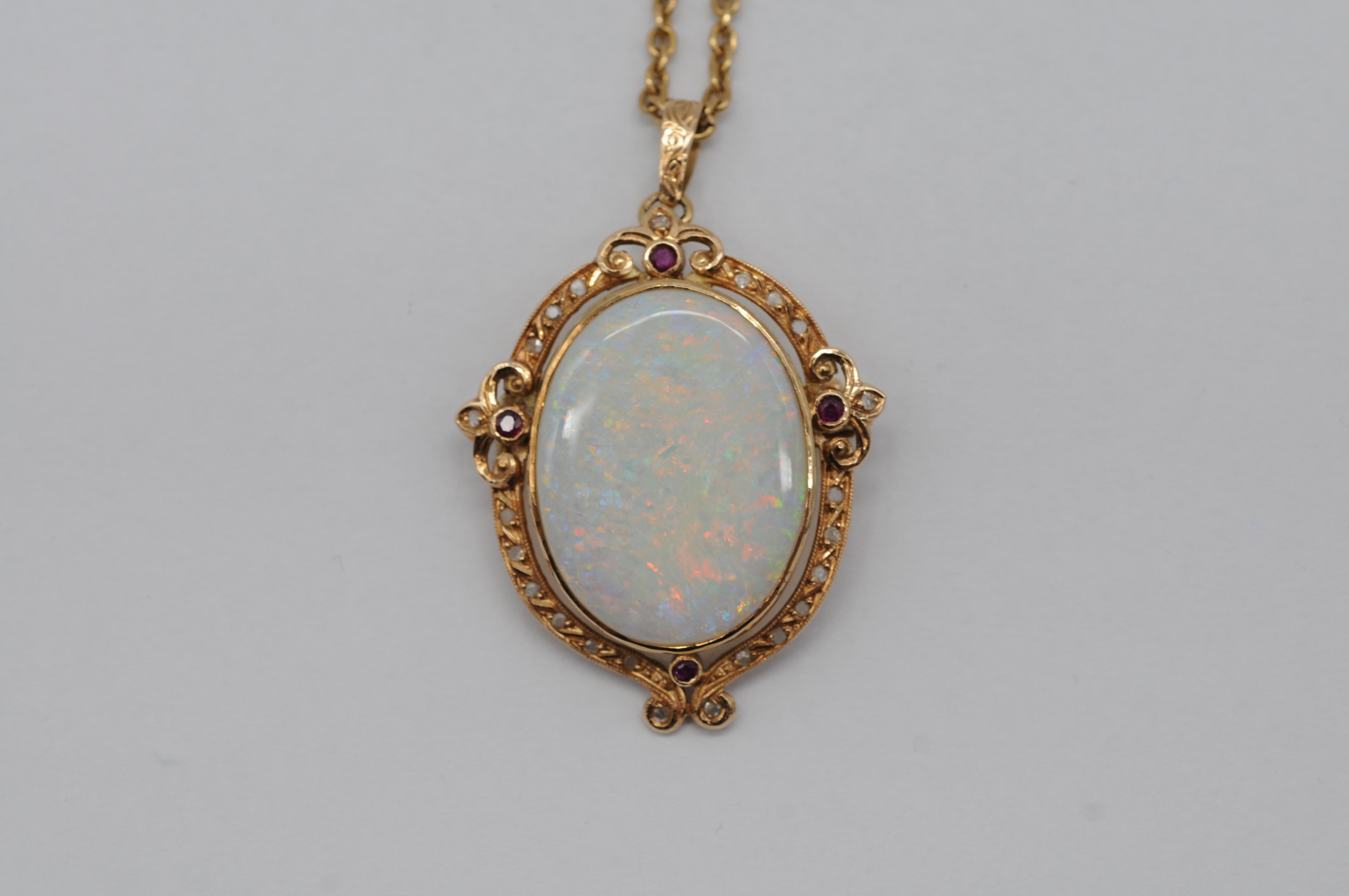 Colgante Art Nouveau de oro amarillo con ópalo, diamantes y rubíes en venta 1