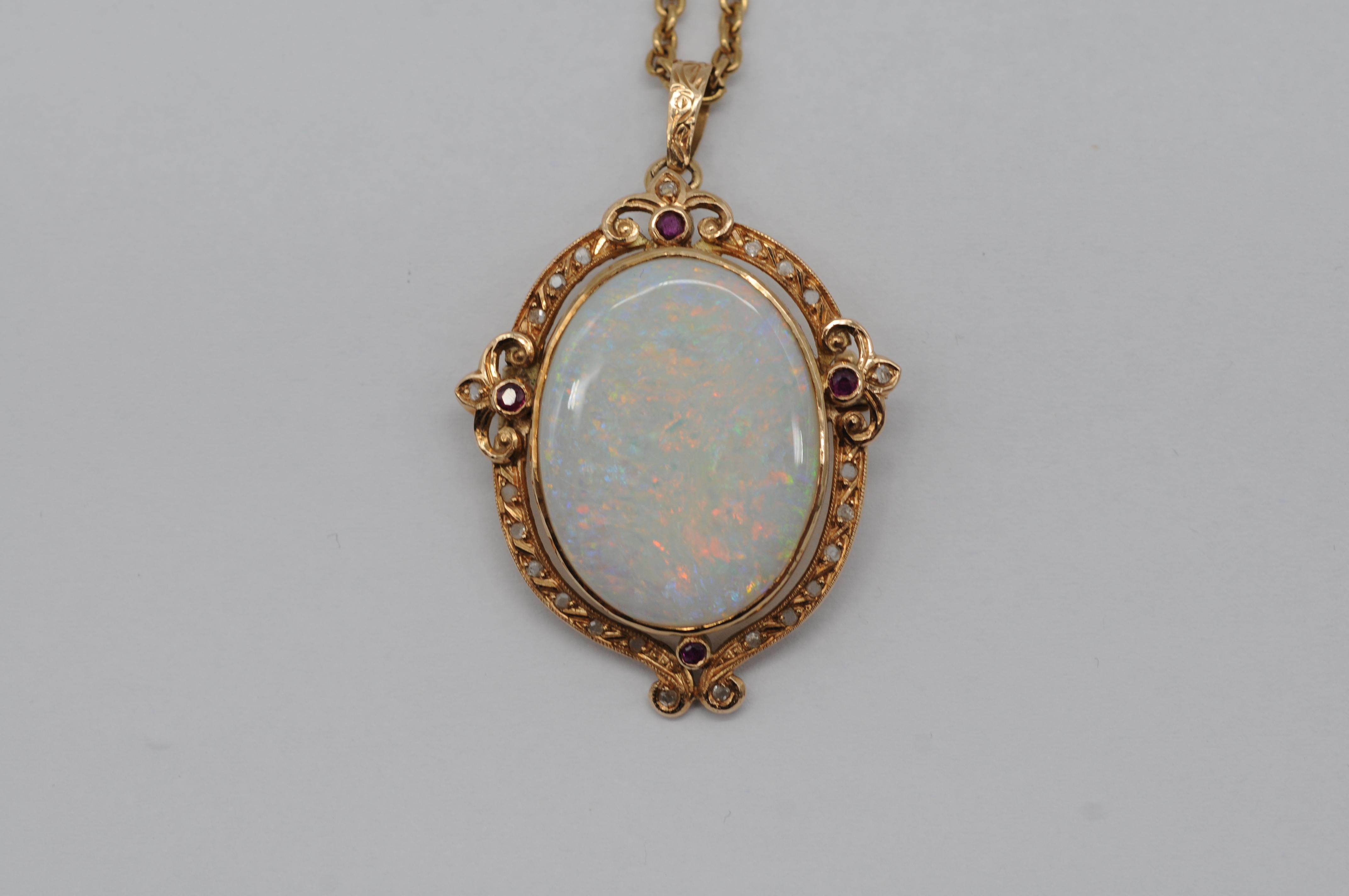 Colgante Art Nouveau de oro amarillo con ópalo, diamantes y rubíes en venta 2