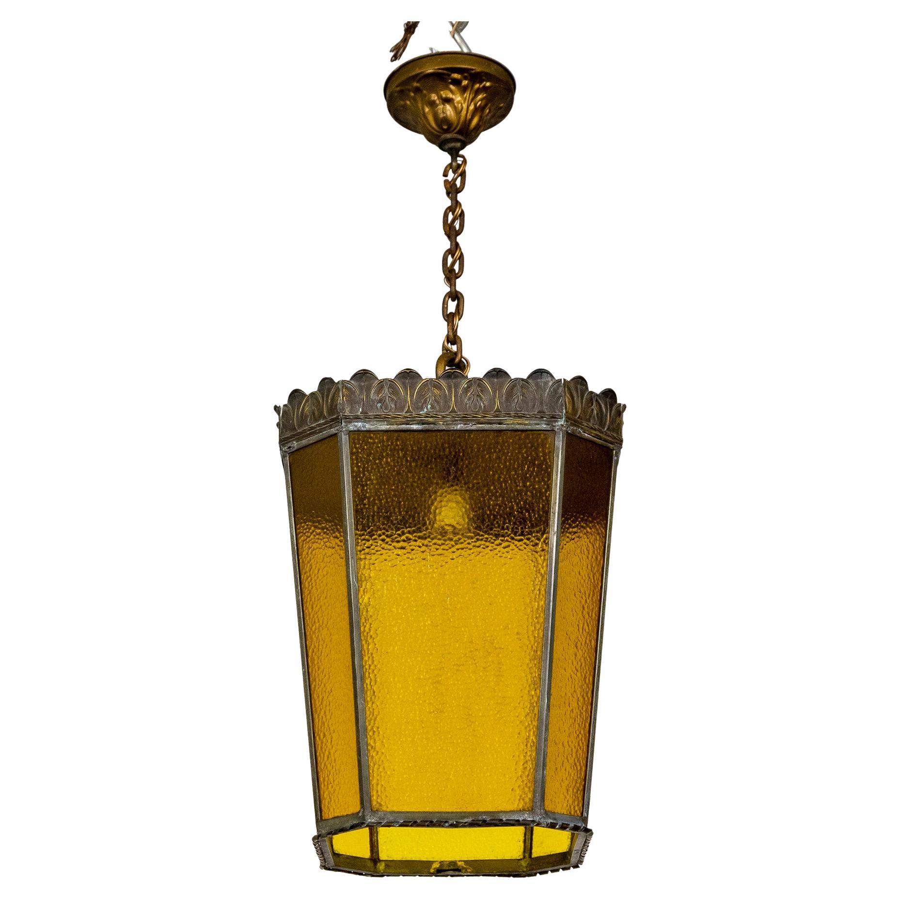 Art Nouveau bernsteinfarbenes Bleiglas & Messing Laterne im Angebot