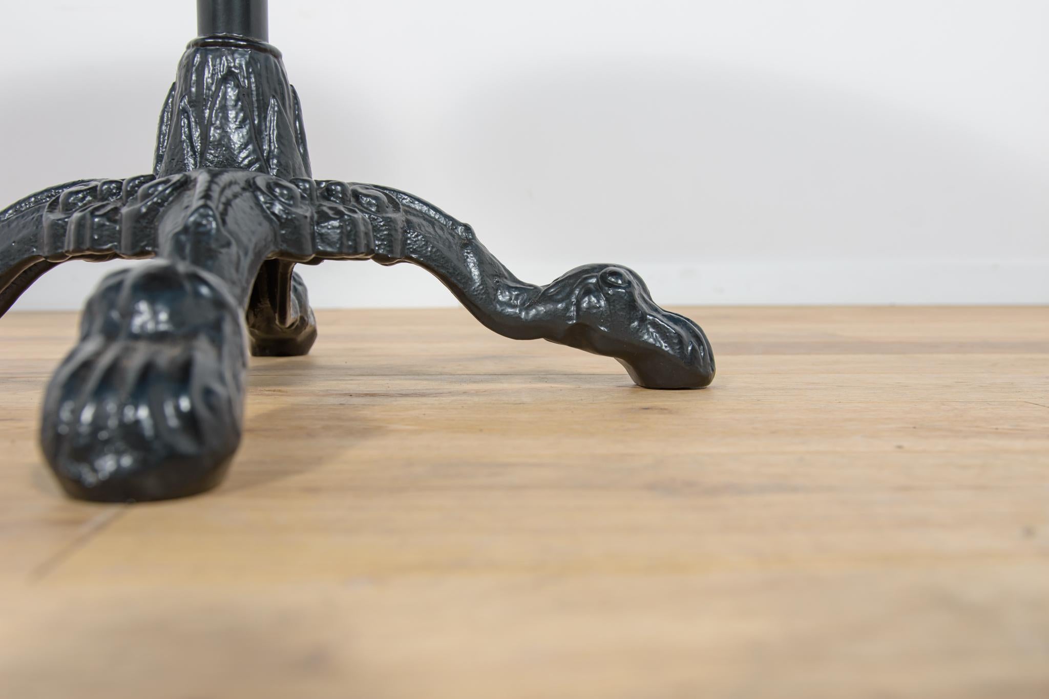 Art Nouveu Couchtisch aus Gusseisen und Holz, 1920er Jahre (Eisen) im Angebot