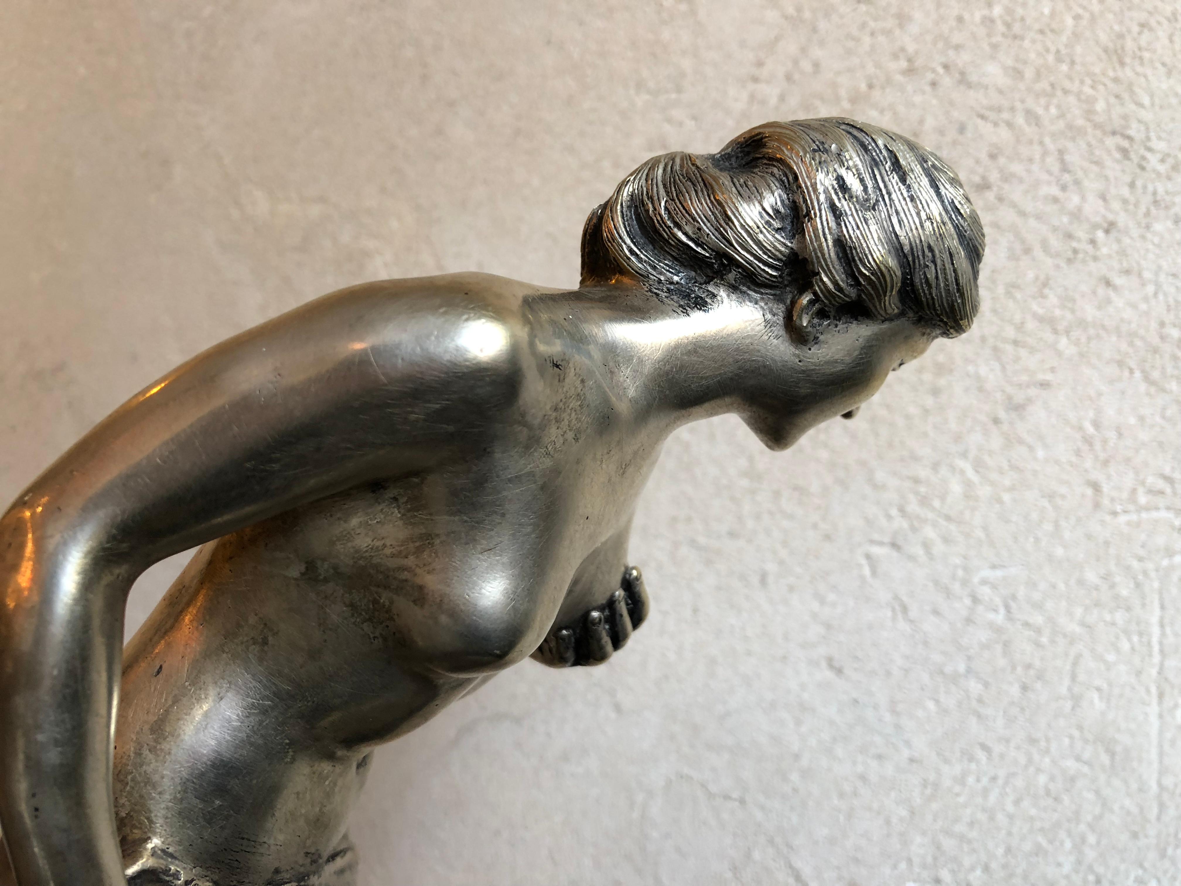 Segno di donna Art Nouveu: Ruini, Materiali: Marmo e bronzo placcato argento in vendita 9