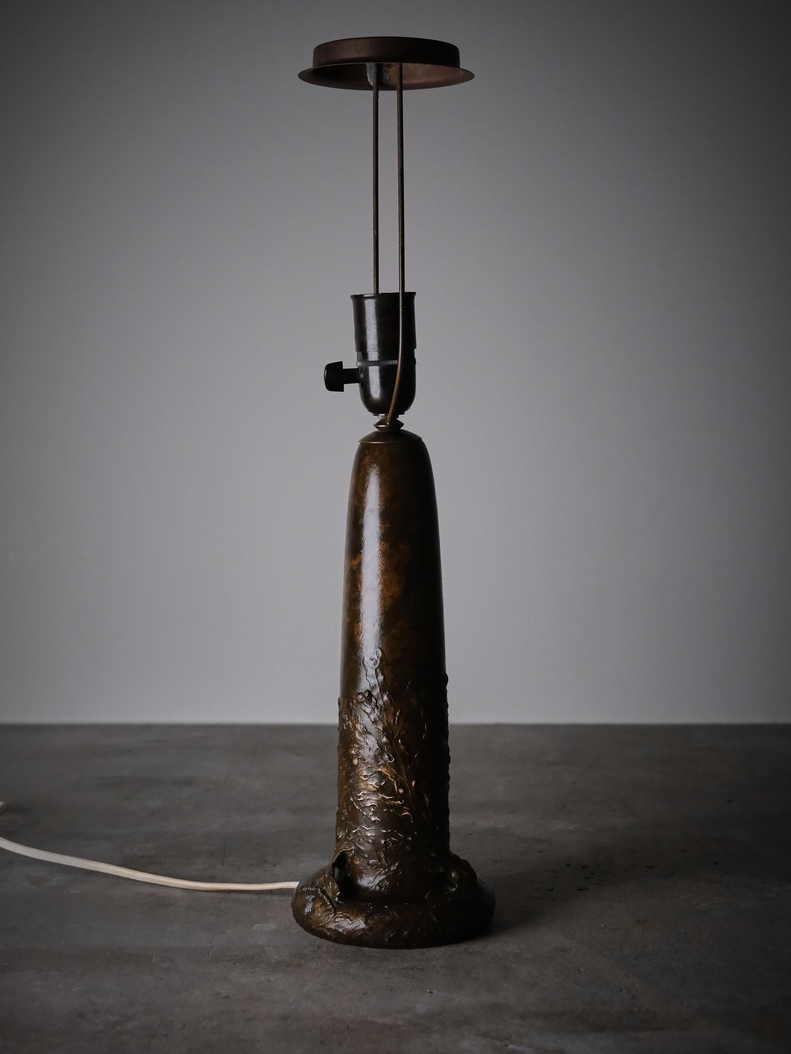 Lampada da tavolo in bronzo Art Noveau di Hugo Elmqvist, Svezia, inizio XX secolo In condizioni buone in vendita a Eskilstuna, SE