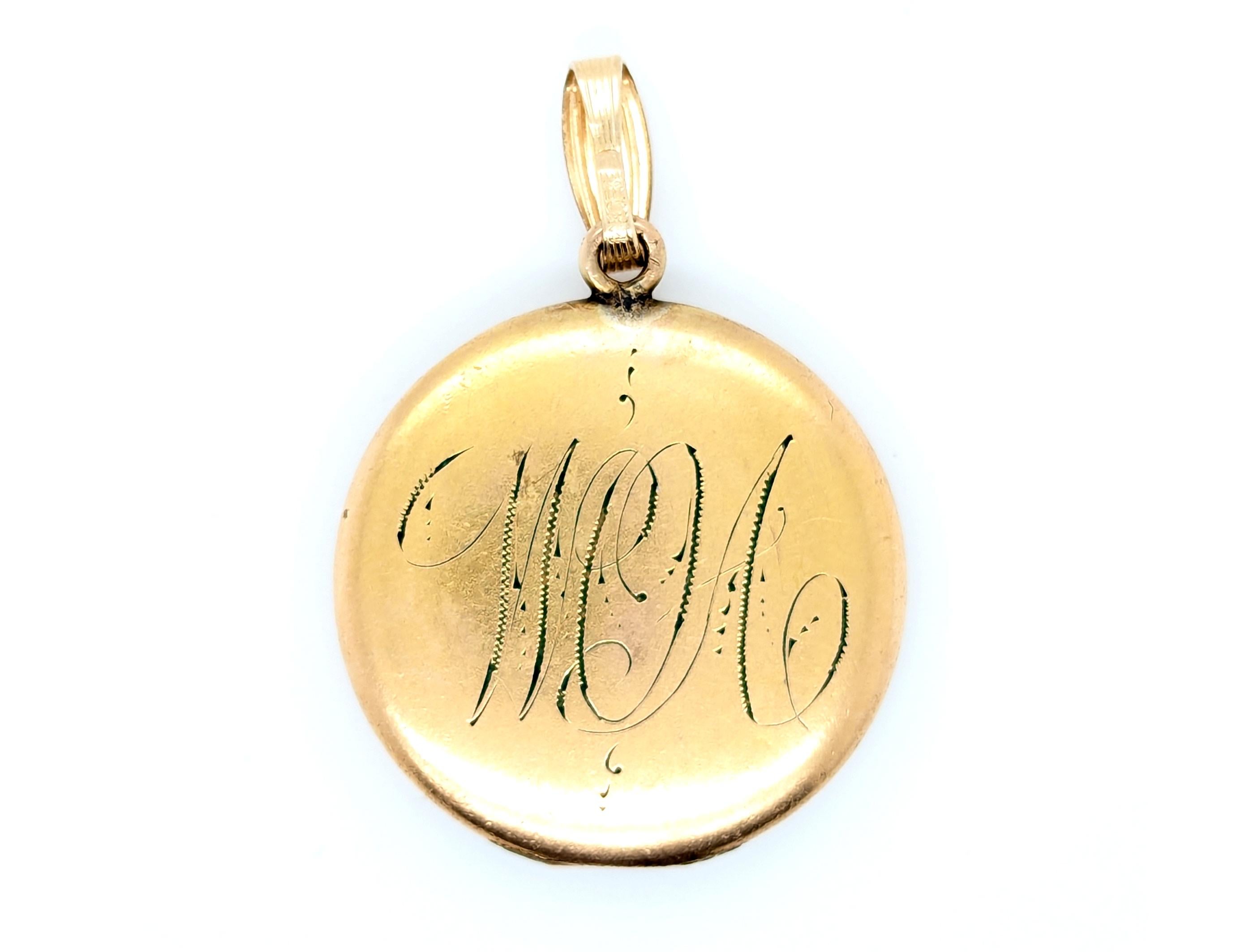 Genuine Original Antique from the 1910's Art Noveau Cameo Locket Pendant Necklace Vintage Antique 


Genuine Antique Rhinestones

Expertly Engraved Cameo Profile in Gold

Photo Locket 

Monogram Engraved on Back

One of a Kind Piece

14K Yellow Gold