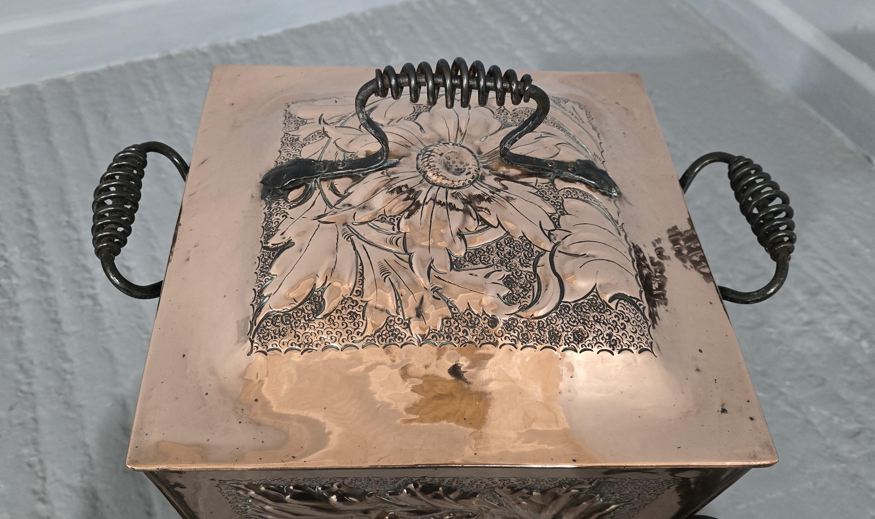 Art Nouveau Cestino in rame Art Noveau in vendita