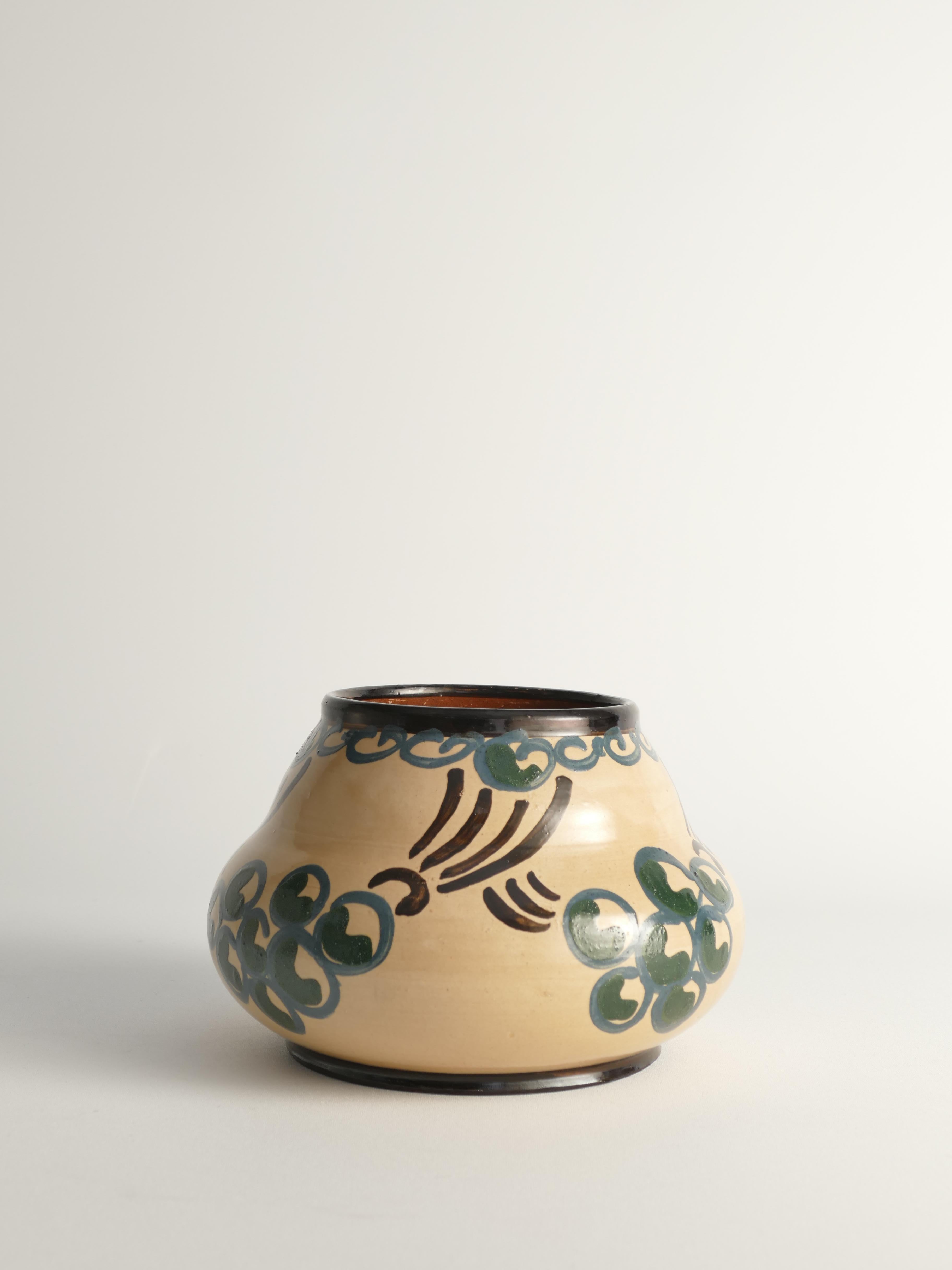 Art Noveau Floral Motif Vase by Agda Österberg, St. Erik Lervarufabriker, 1910s In Good Condition In Grythyttan, SE