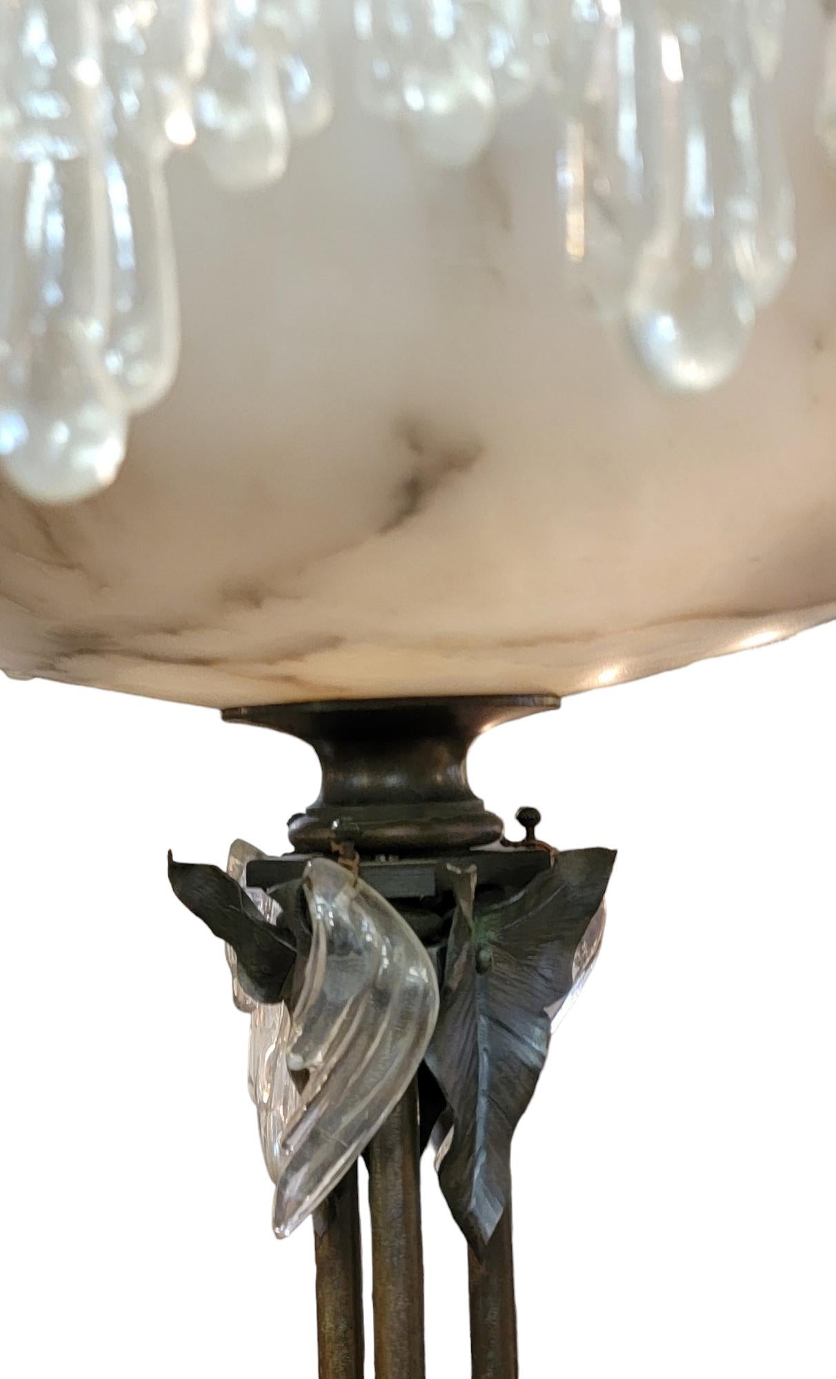 Lámpara de pie Art Noveau de hierro, cristal y mármol principios del siglo XX en venta