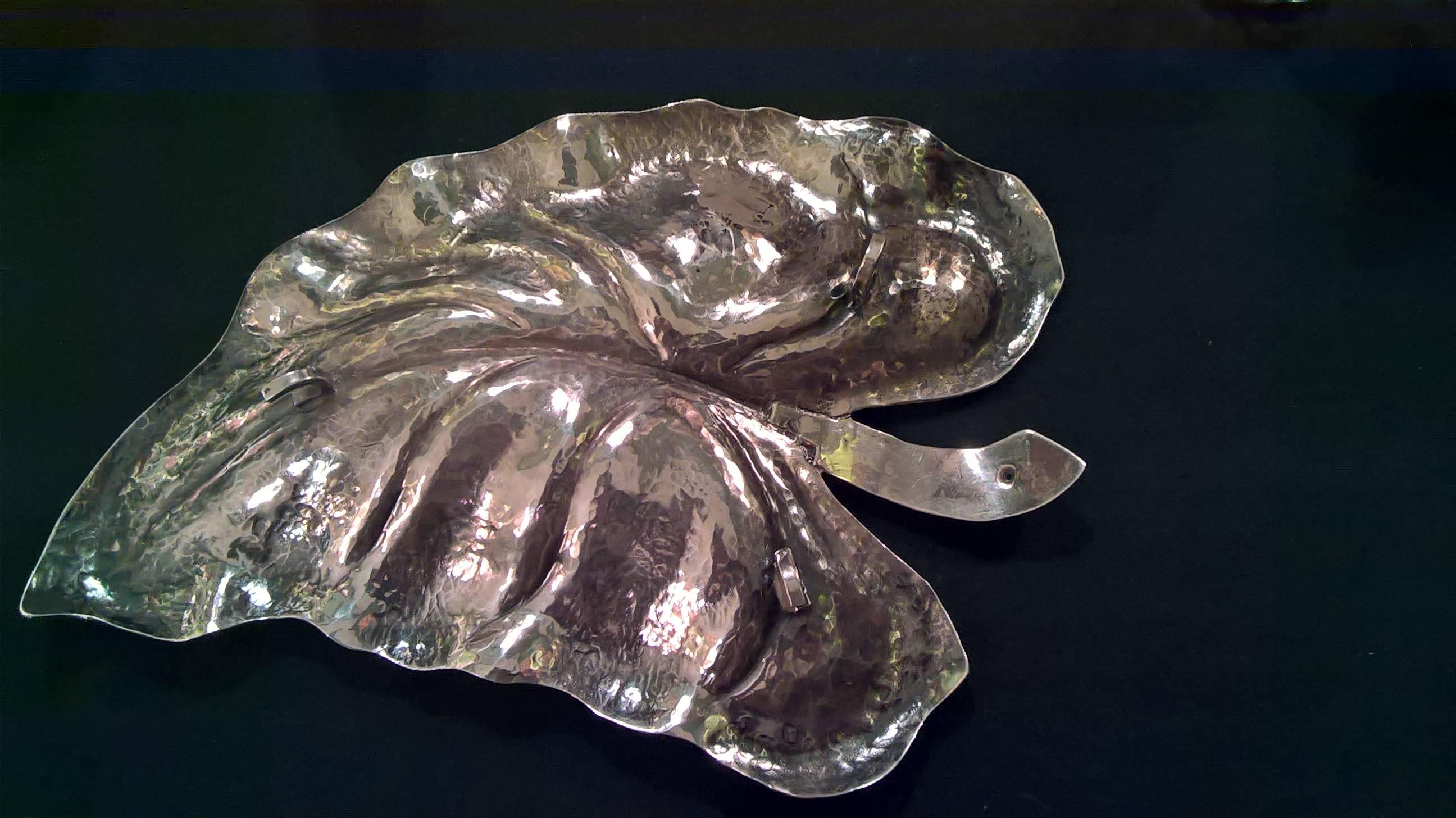 Charming large Art Noveau handcrafted silver leaf dish in naturalistic design. The dish shows an anturia leaf handcrafted and hammered. Stands on three solid feet. Austrian hallmark. 295 gr silver. Beautiful table decor.