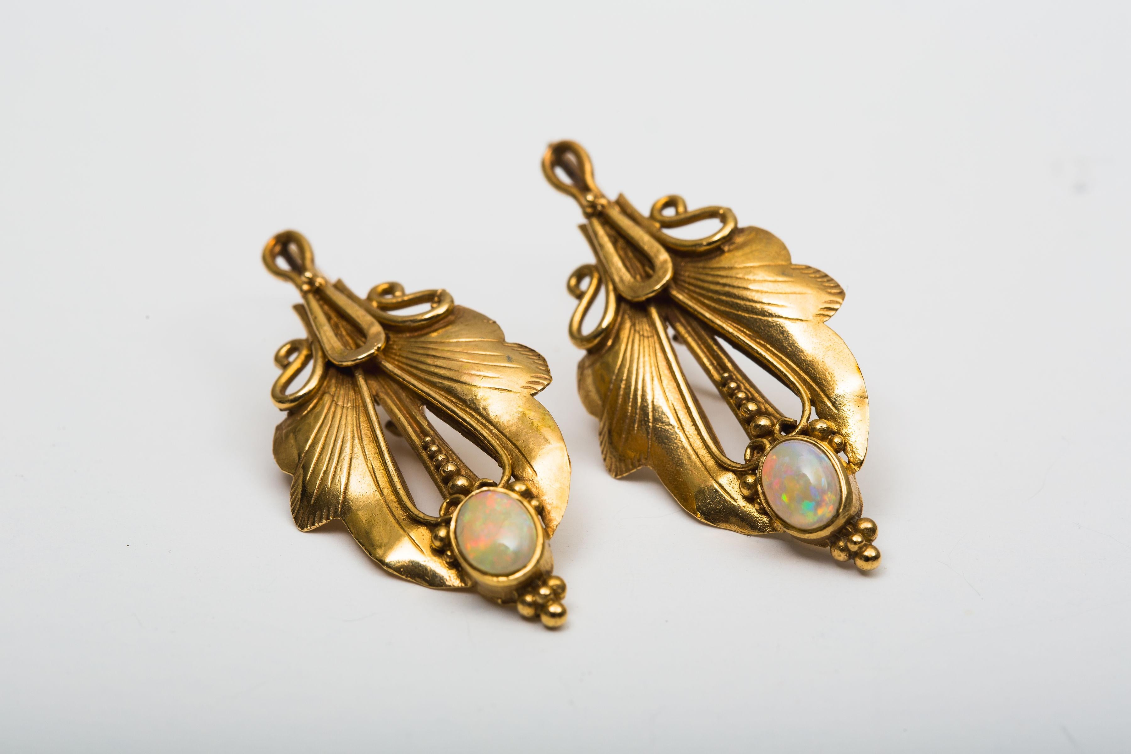Taille cabochon Boucles d'oreilles Art Noveau Opale Or Jaune 18k en vente