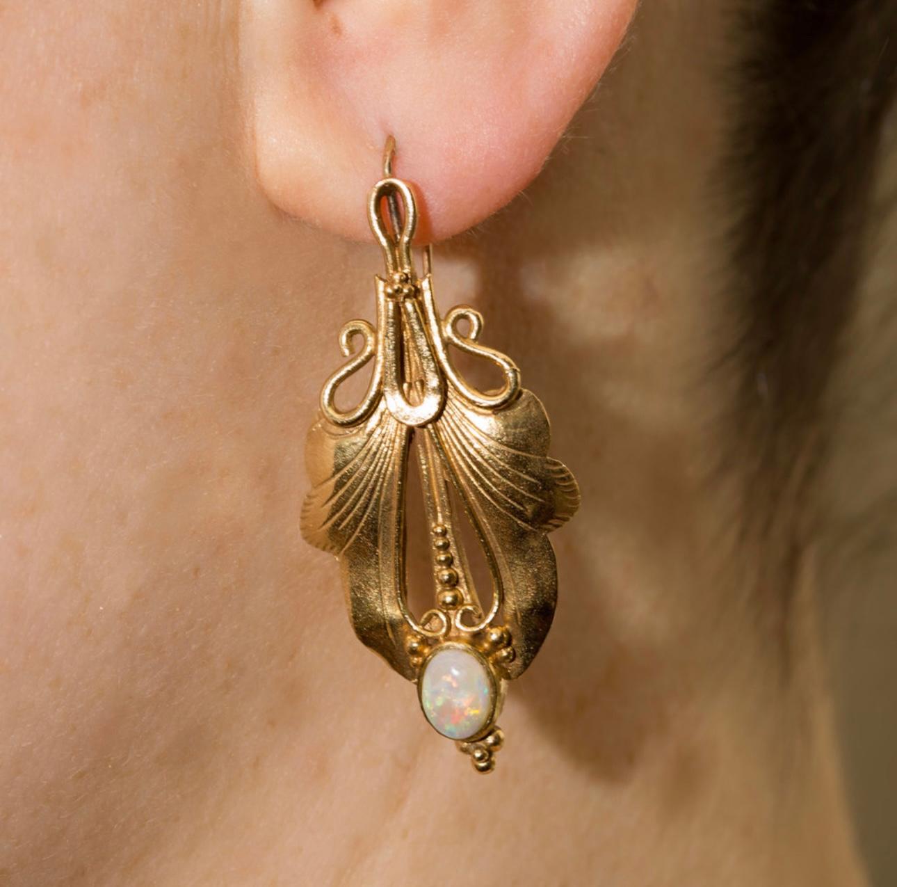 Boucles d'oreilles Art Noveau Opale Or Jaune 18k en vente 2