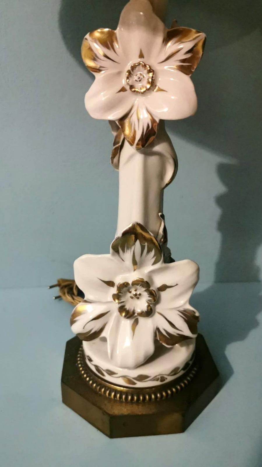 Art Noveau Pair Of French Porcelain Lamps Color Ivory And Pure Gold For Sale 3